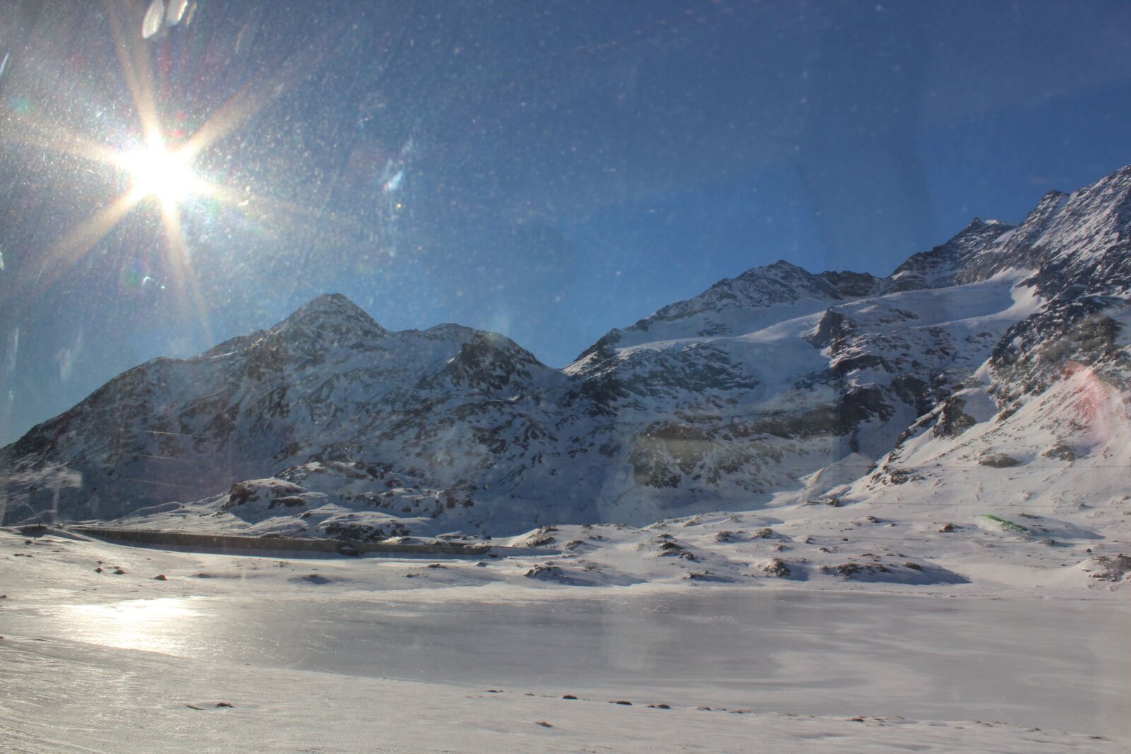 Canon EOS 1300D (EOS Rebel T6 / EOS Kiss X80) sample photo. Mountain, winter, bernina train photography