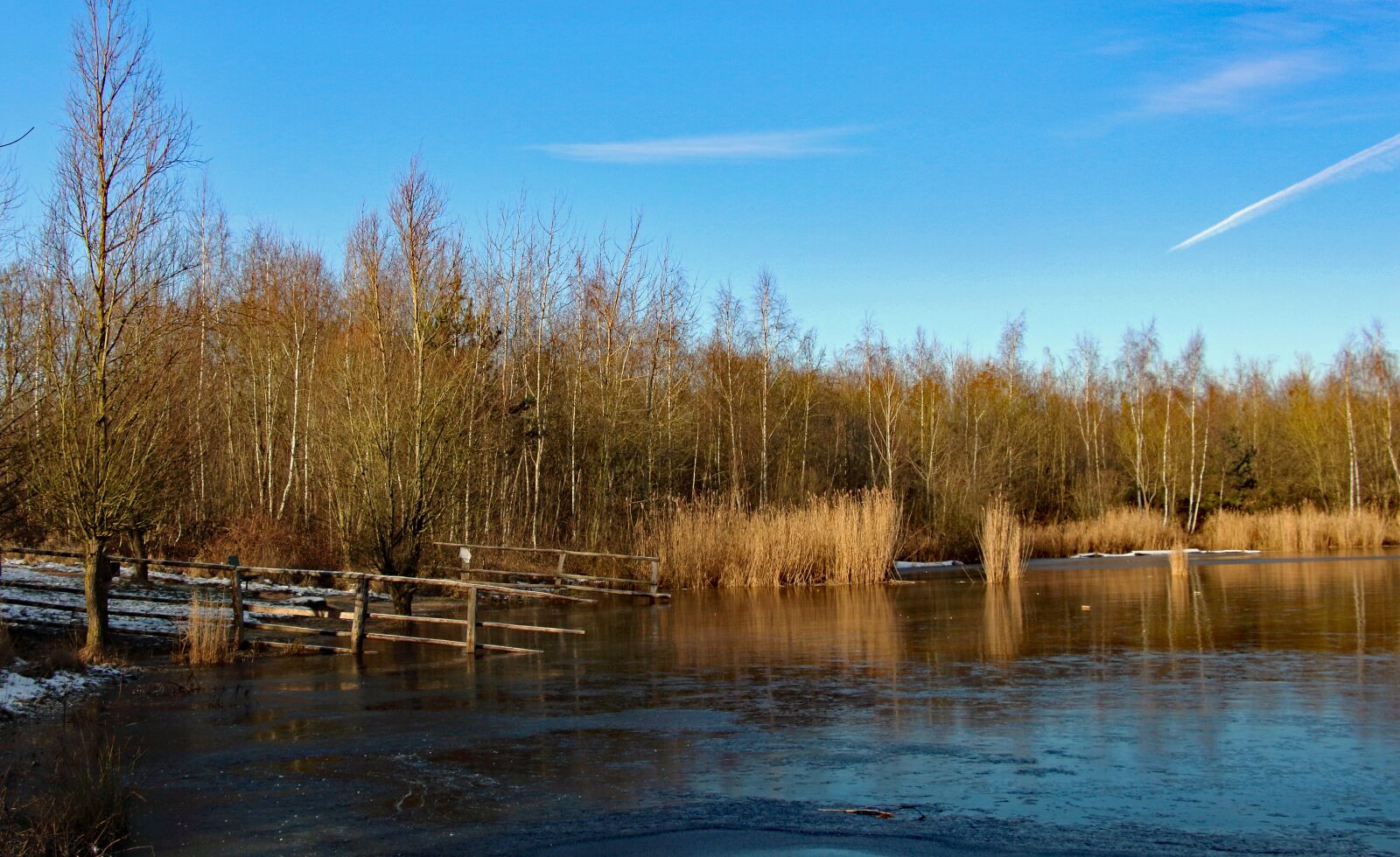 Canon EOS 700D (EOS Rebel T5i / EOS Kiss X7i) sample photo. Lake, frozen, winter photography