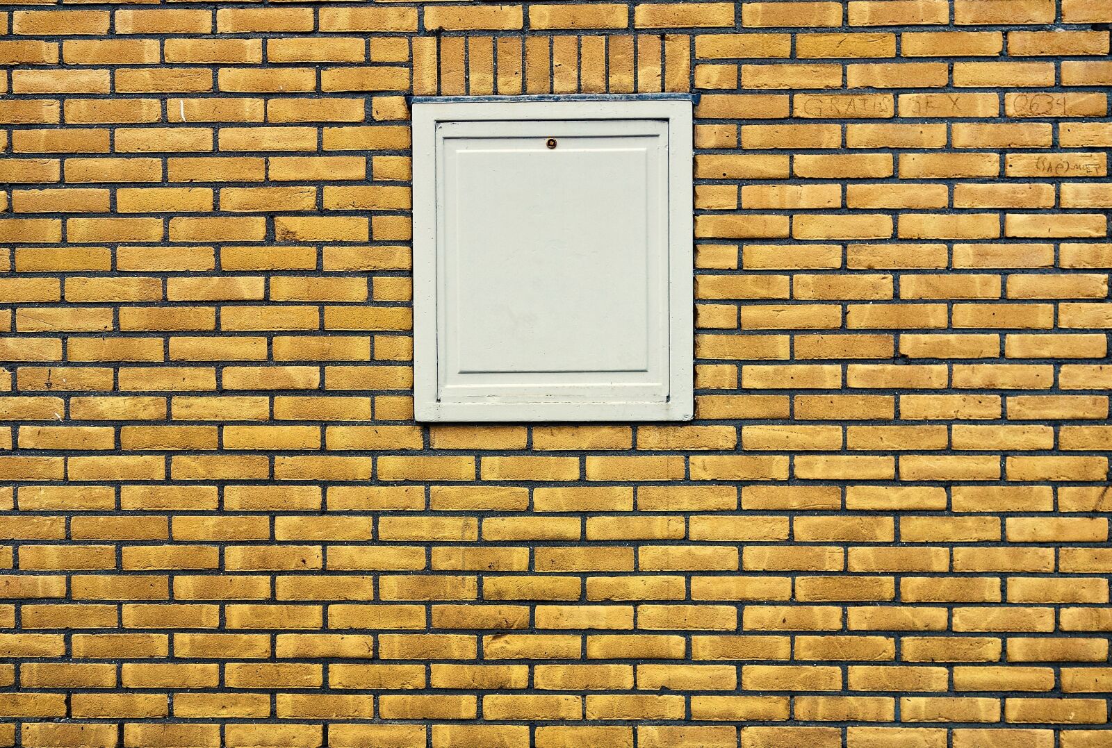 Sony Cyber-shot DSC-RX100 sample photo. Wall, brick wall, yellow photography