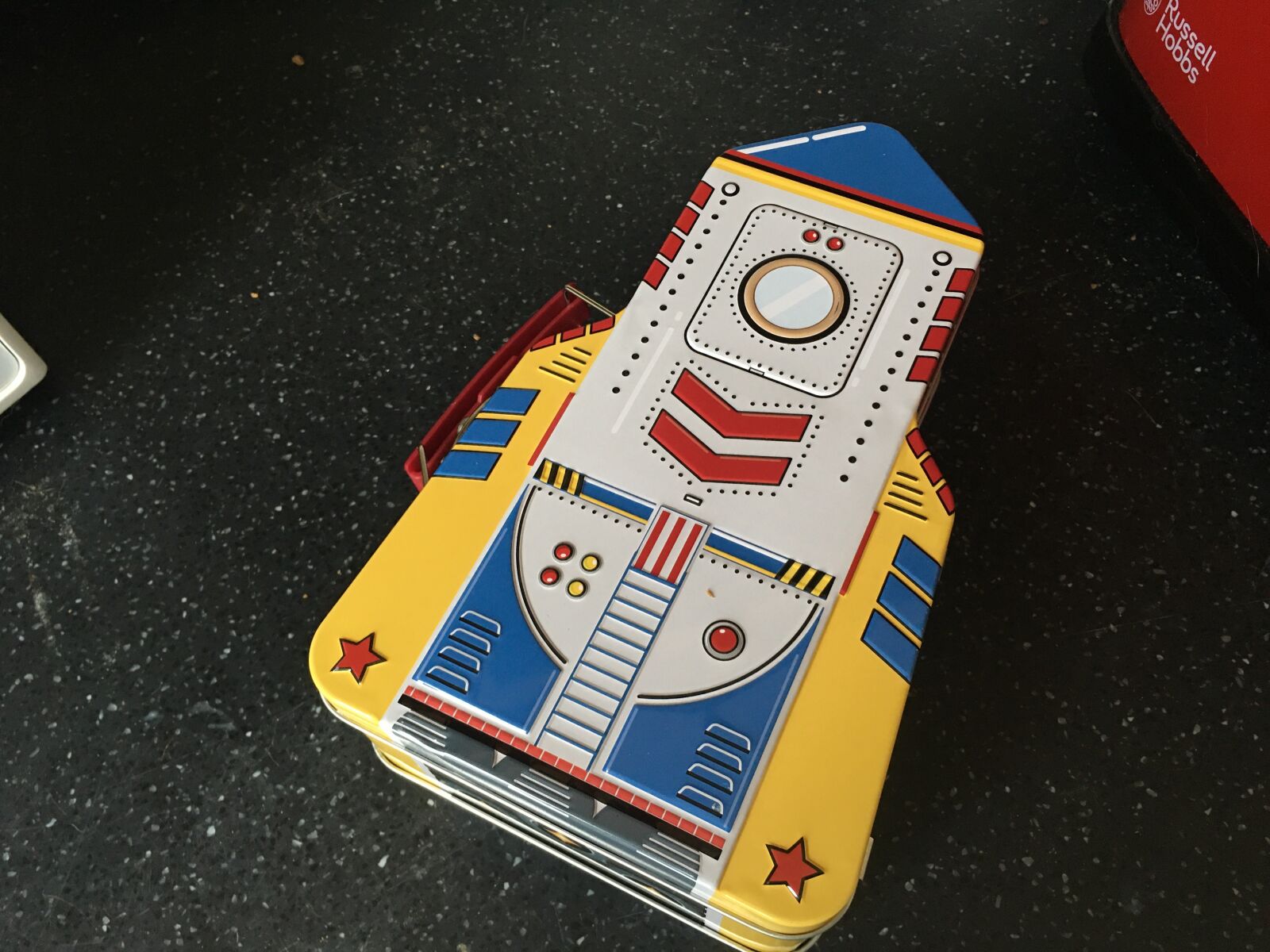 iPhone 6s Plus back camera 4.15mm f/2.2 sample photo. Tin, lunchbox, rocket photography