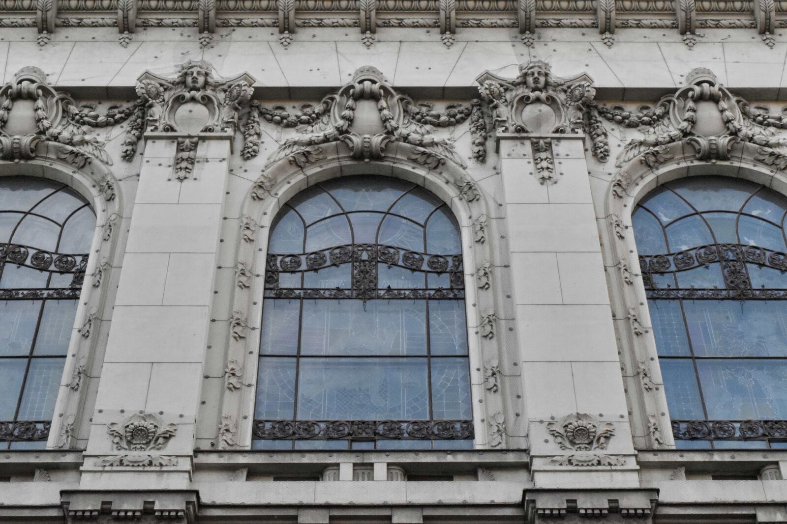 Nikon D5500 sample photo. Capital city, detail, exterior photography