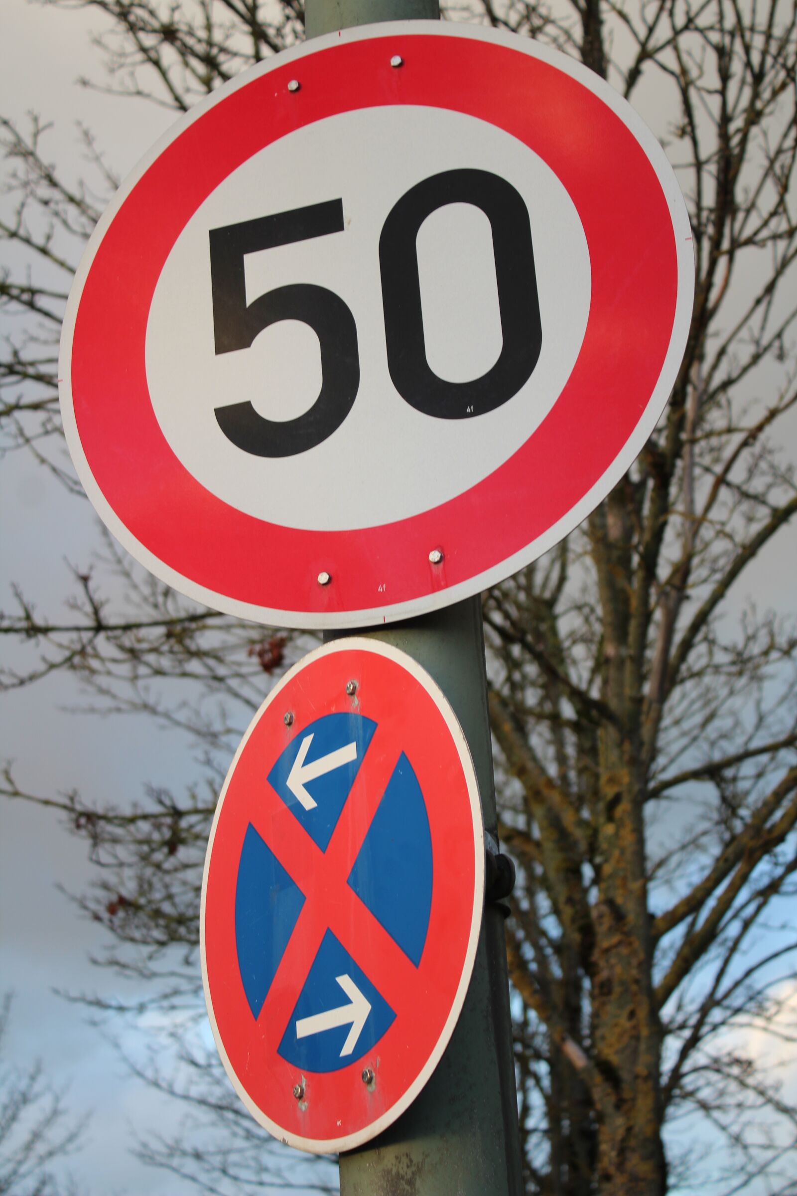 Canon EOS 1300D (EOS Rebel T6 / EOS Kiss X80) sample photo. Traffic sign, round, shield photography