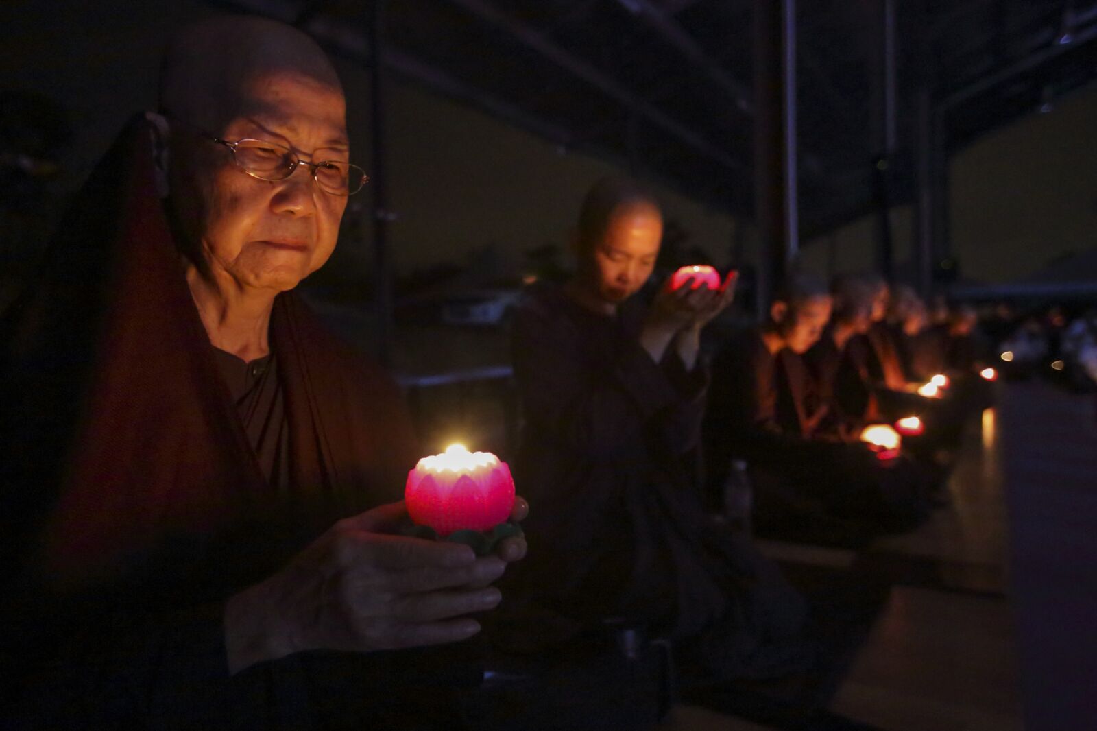 Canon EF 16-35mm F2.8L II USM sample photo. Nuns with candles, blessing photography