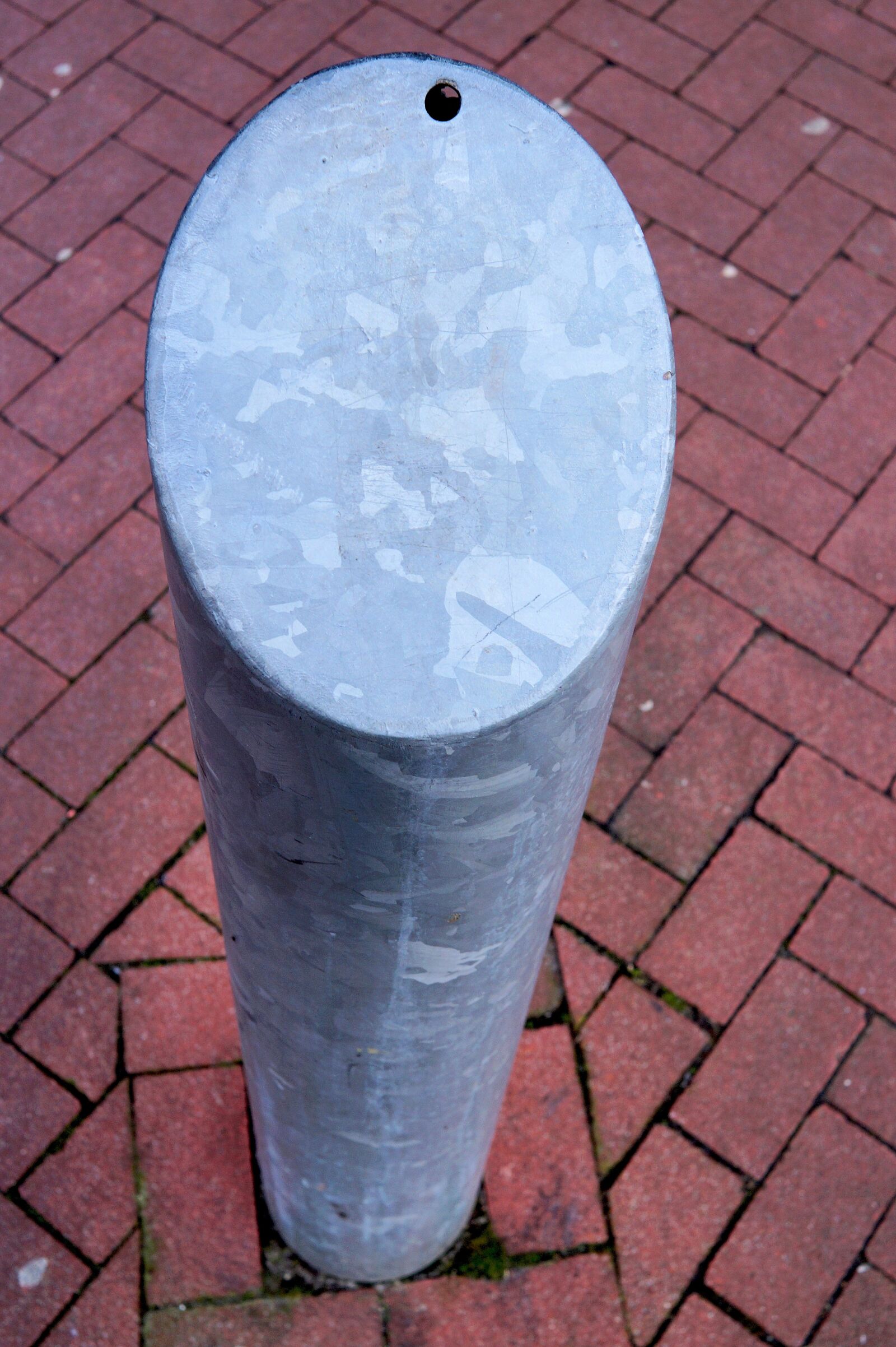 Sony SLT-A58 sample photo. Pile, metal, demarcation photography