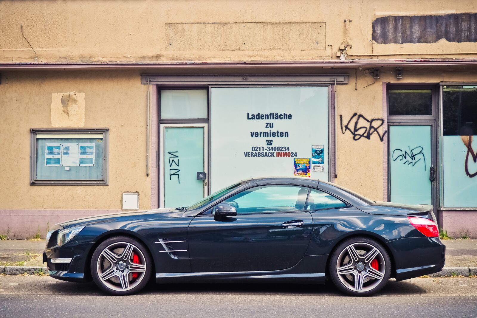 Olympus OM-D E-M10 sample photo. Auto, suburban, vehicle photography