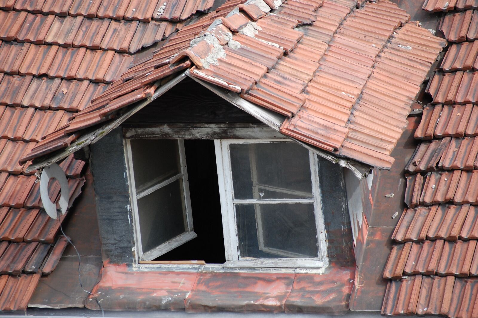 Nikon D40 sample photo. Old, building, window photography