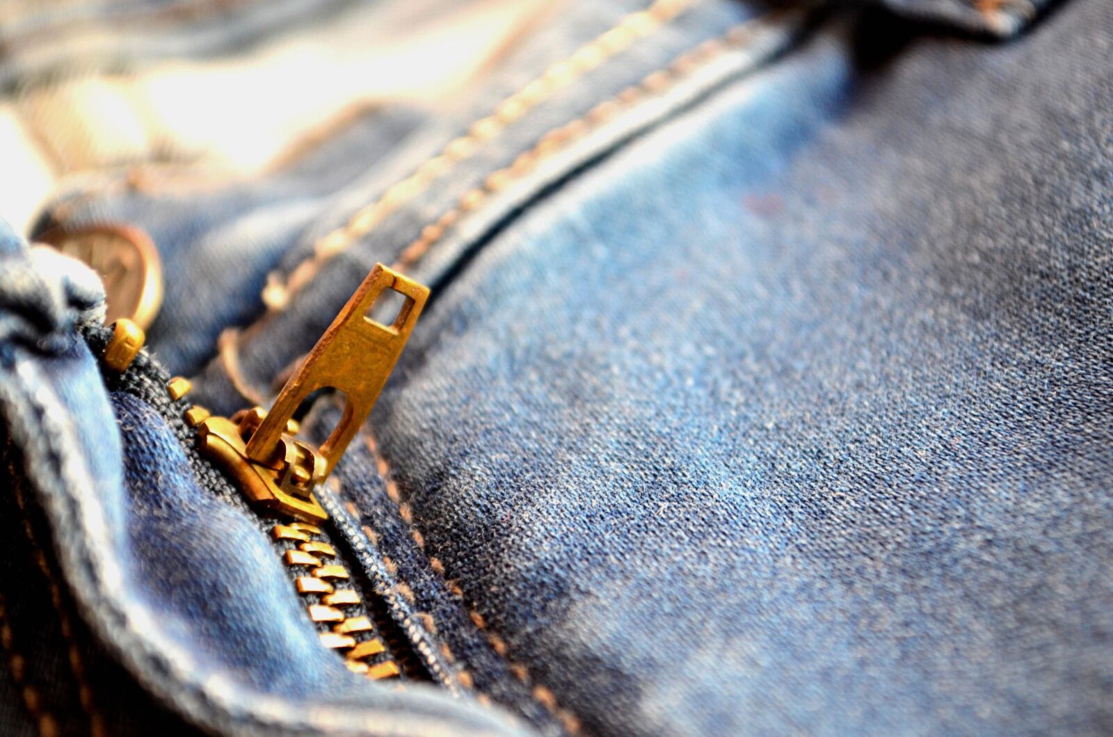 Nikon D5100 sample photo. Zipper, cloth, metal, jeans photography
