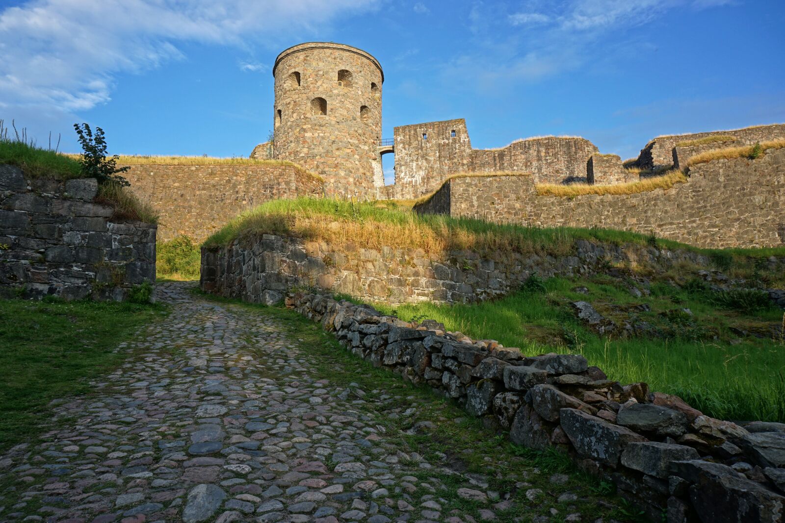 Sony E 16-50mm F3.5-5.6 PZ OSS sample photo. Castle, ruin, middle ages photography