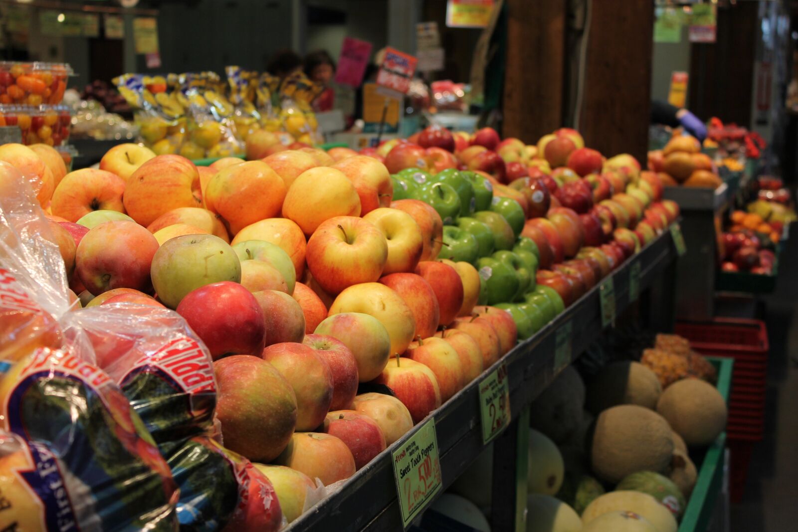 Canon EOS 1100D (EOS Rebel T3 / EOS Kiss X50) + Canon EF-S 18-55mm F3.5-5.6 IS II sample photo. Fruit, supermarket, healthy photography