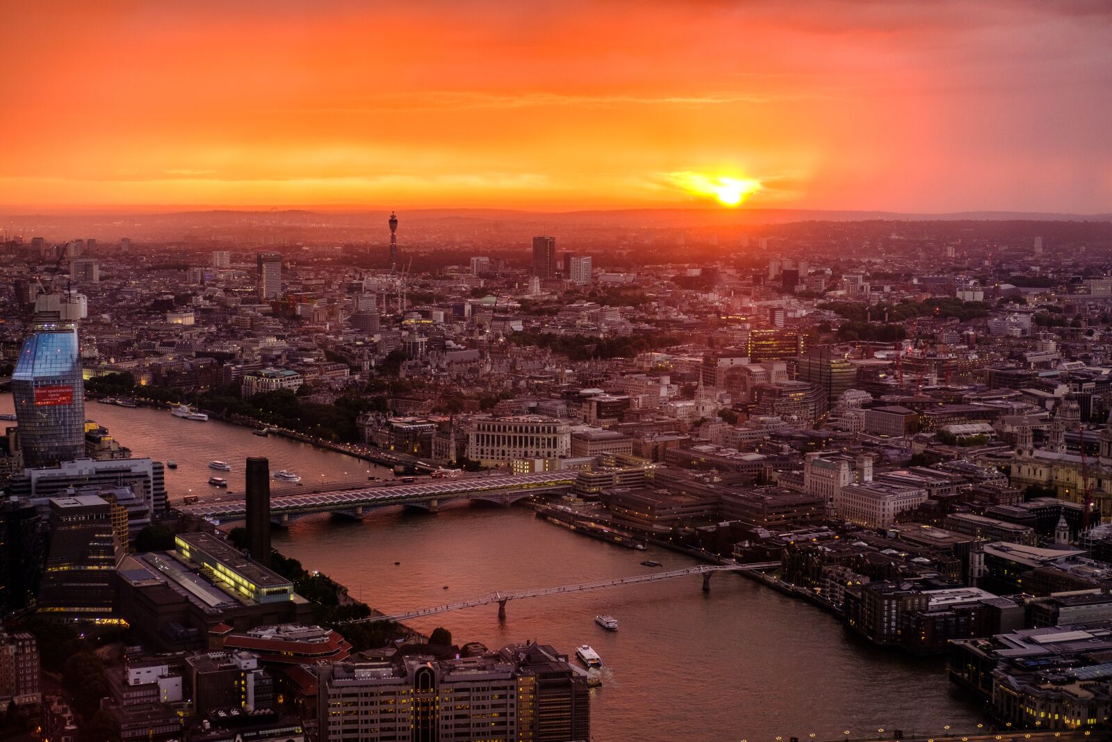 Fujifilm X-T2 + Fujifilm XF 35mm F2 R WR sample photo. London, skyline, sunset photography