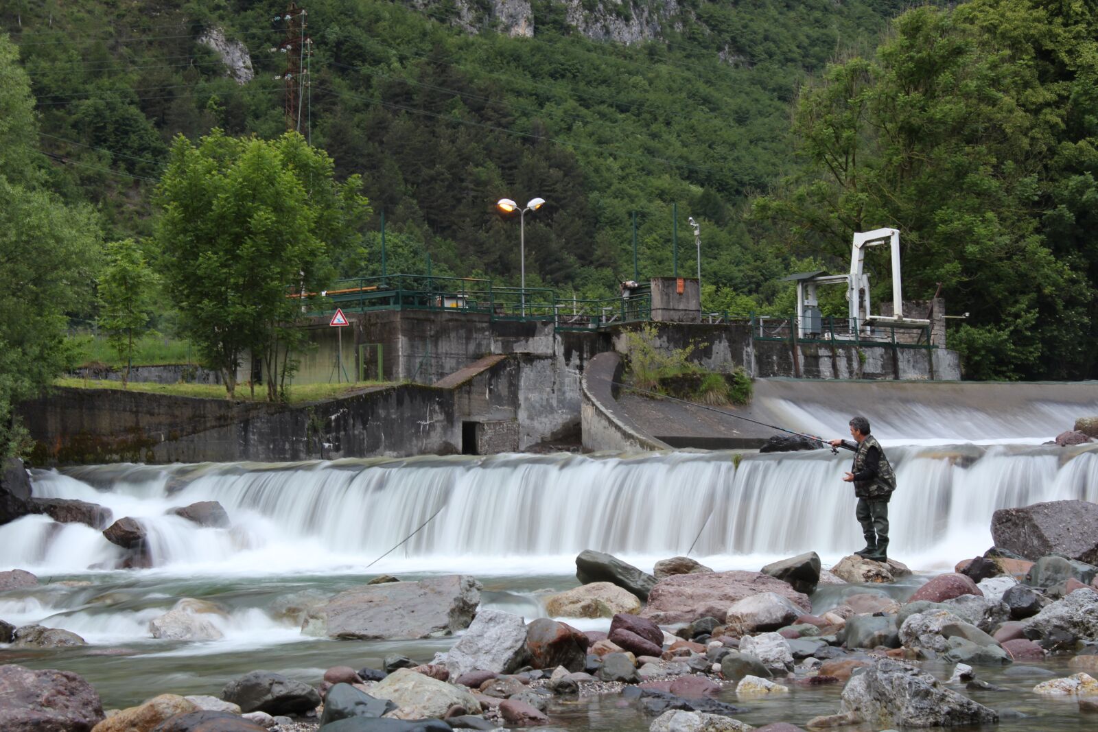 Canon EOS 1300D (EOS Rebel T6 / EOS Kiss X80) sample photo. Fisherman, fishing, fish photography
