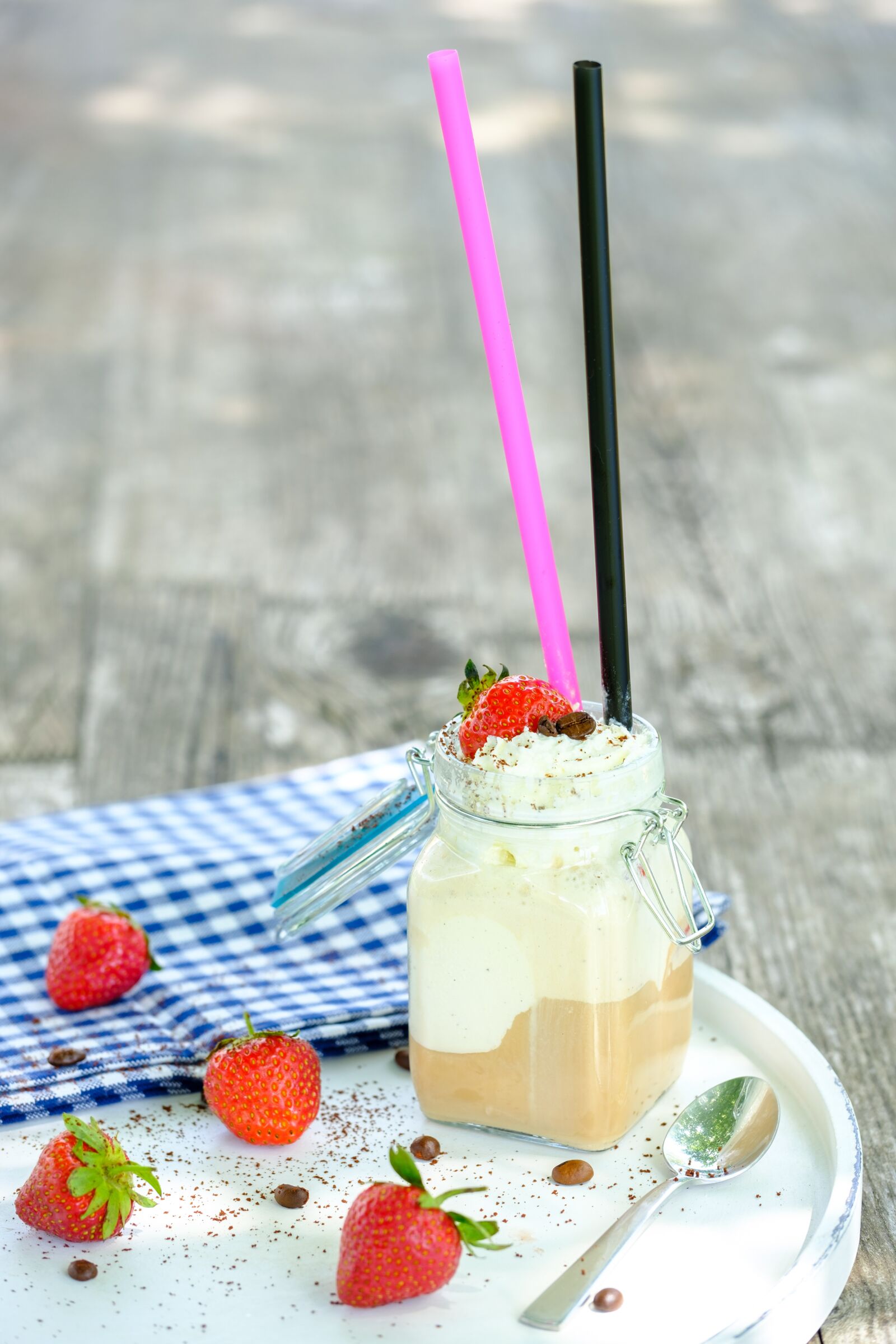 Fujifilm X-T2 + Fujifilm XF 80mm F2.8 R LM OIS WR Macro sample photo. Eiscafe, iced coffee, coffee photography