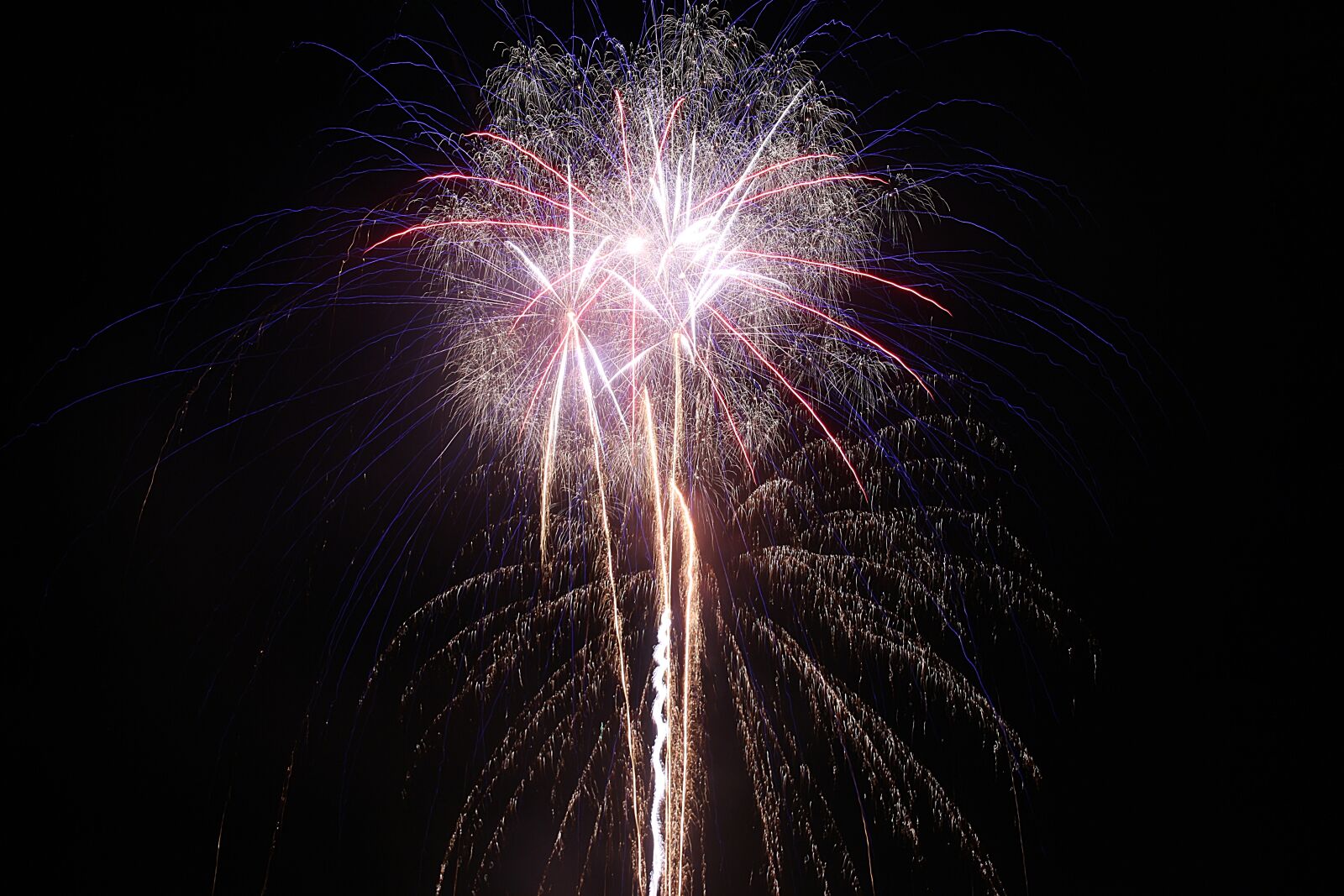 Canon EOS 650D (EOS Rebel T4i / EOS Kiss X6i) sample photo. Fireworks, pyrotechnics, fireworks art photography