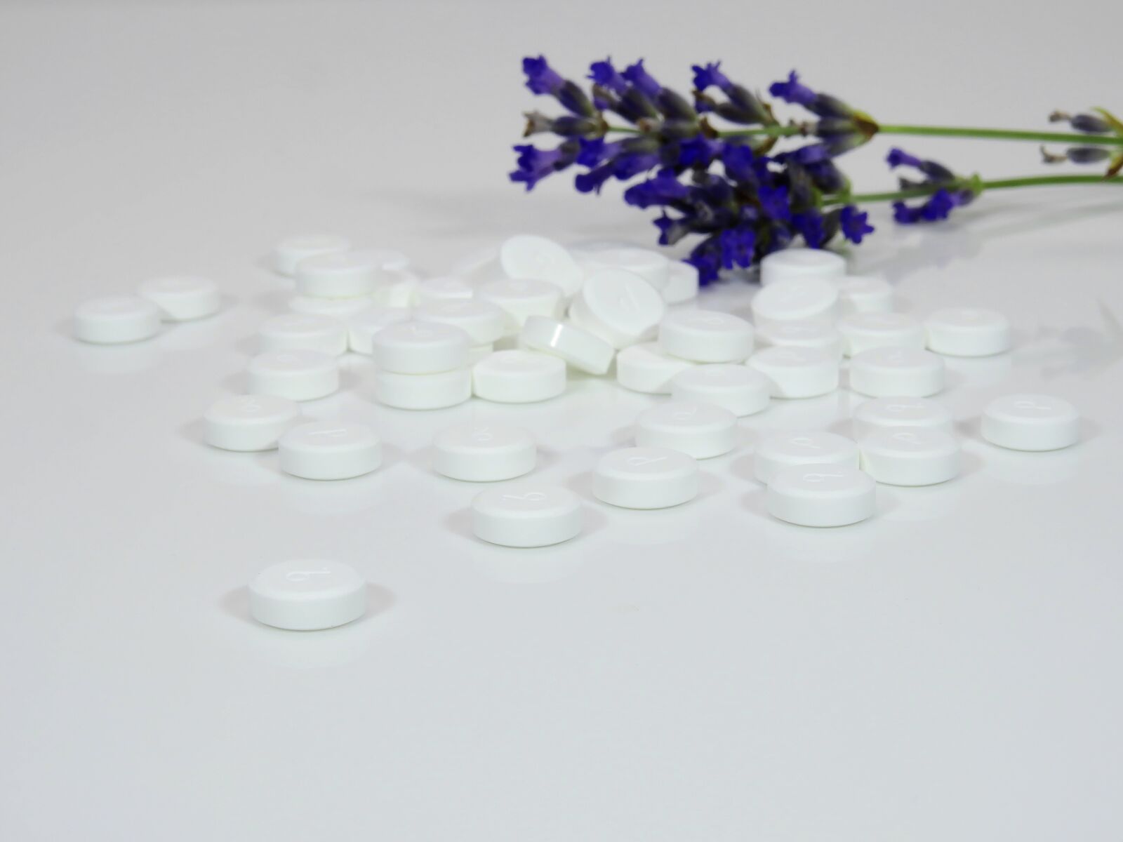 Nikon Coolpix P900 sample photo. Medical, tablets, pills photography