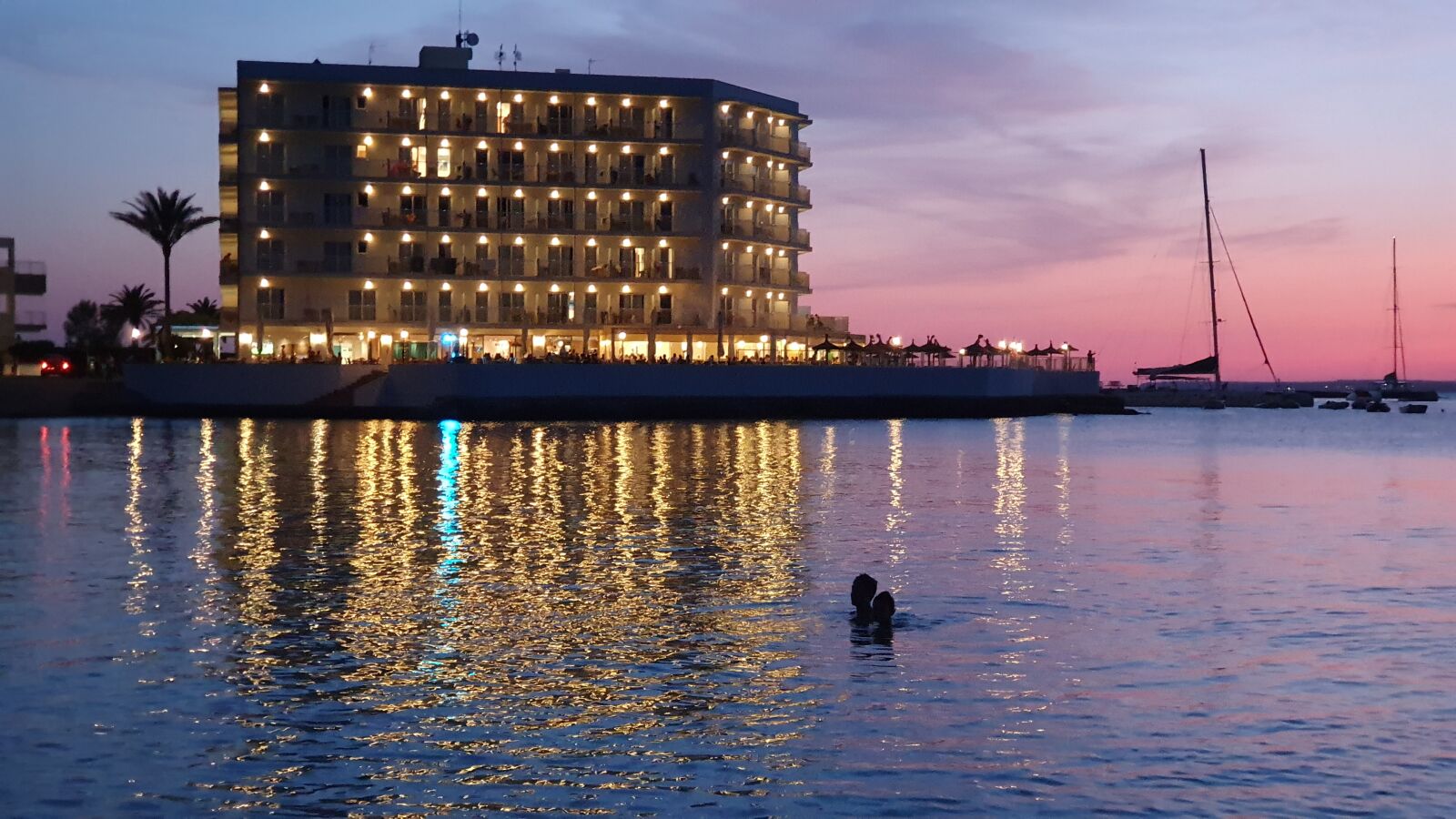Samsung Galaxy S10+ sample photo. Night, sea, dusk photography