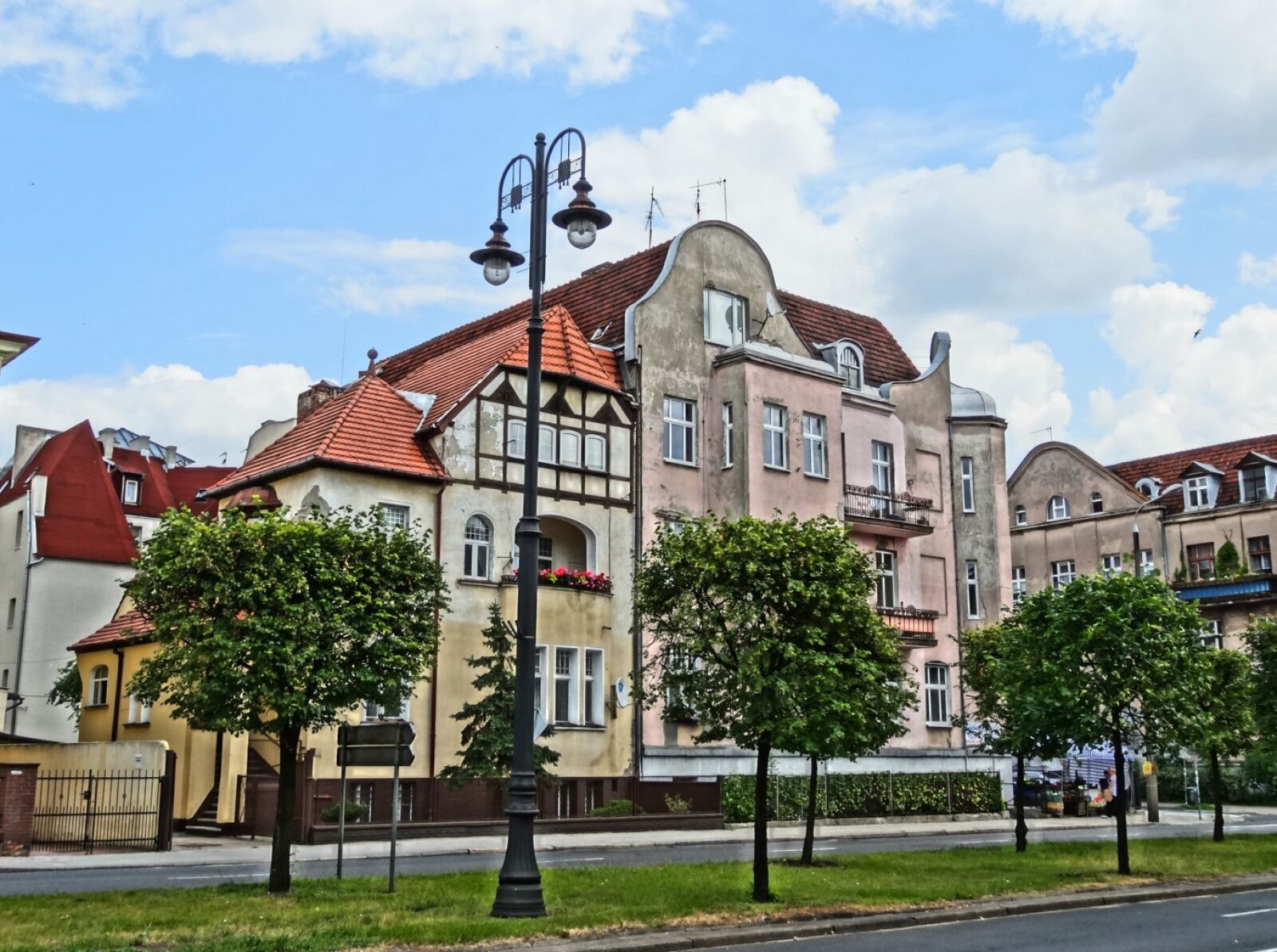 Sony Cyber-shot DSC-HX20V sample photo. Mickiewicza street, bydgoszcz, building photography