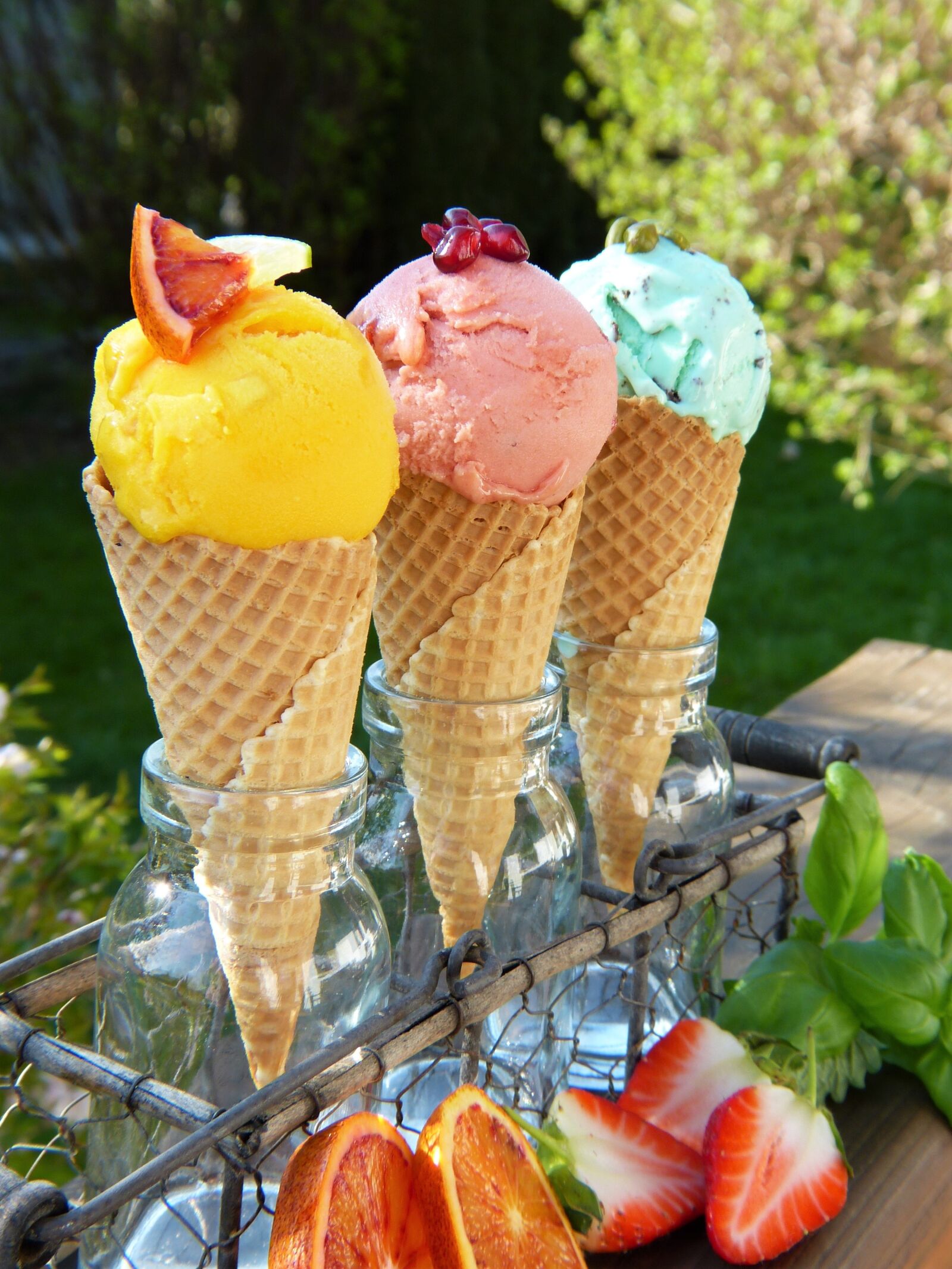 Panasonic Lumix DMC-FZ150 sample photo. Ice cream, waffles, food photography