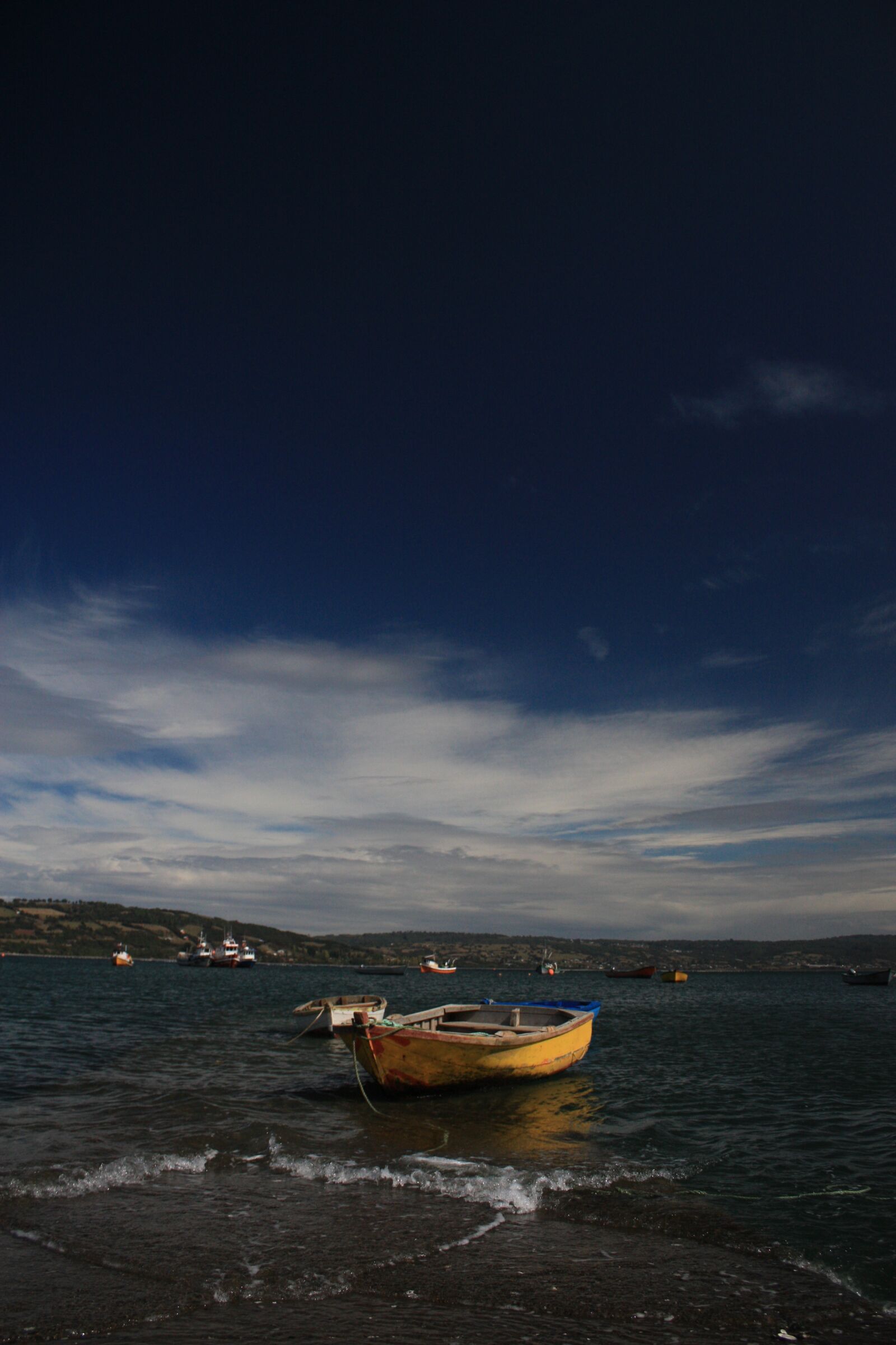 Canon EOS 450D (EOS Rebel XSi / EOS Kiss X2) sample photo. Curanué, chiloé, boat photography