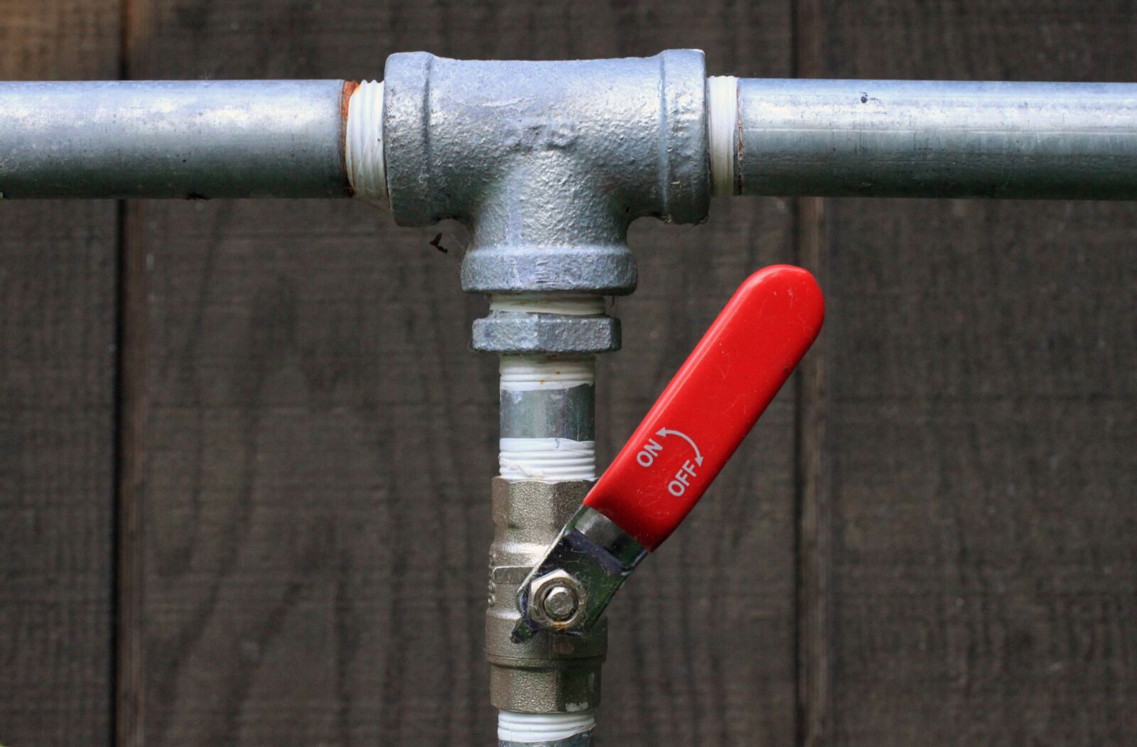 Canon EOS 500D (EOS Rebel T1i / EOS Kiss X3) sample photo. Plumbing, plumber, pipe photography