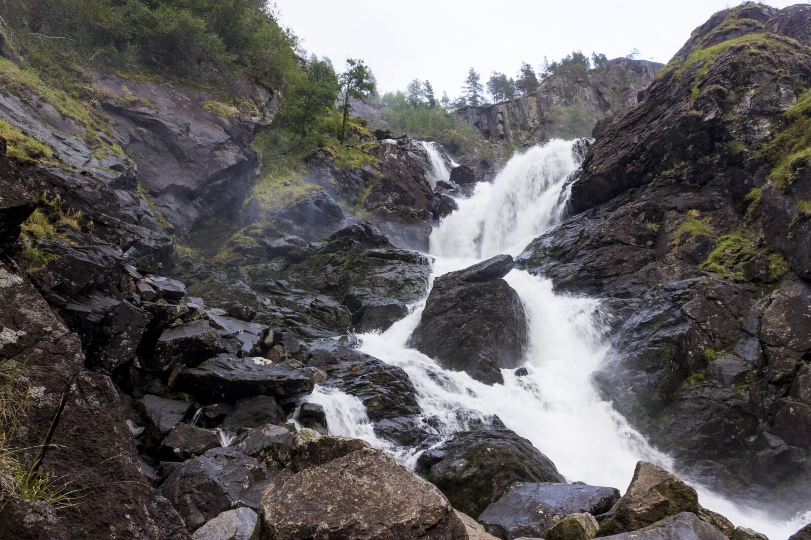 Canon EOS 600D (Rebel EOS T3i / EOS Kiss X5) sample photo. Waterfall, nature, rocks photography