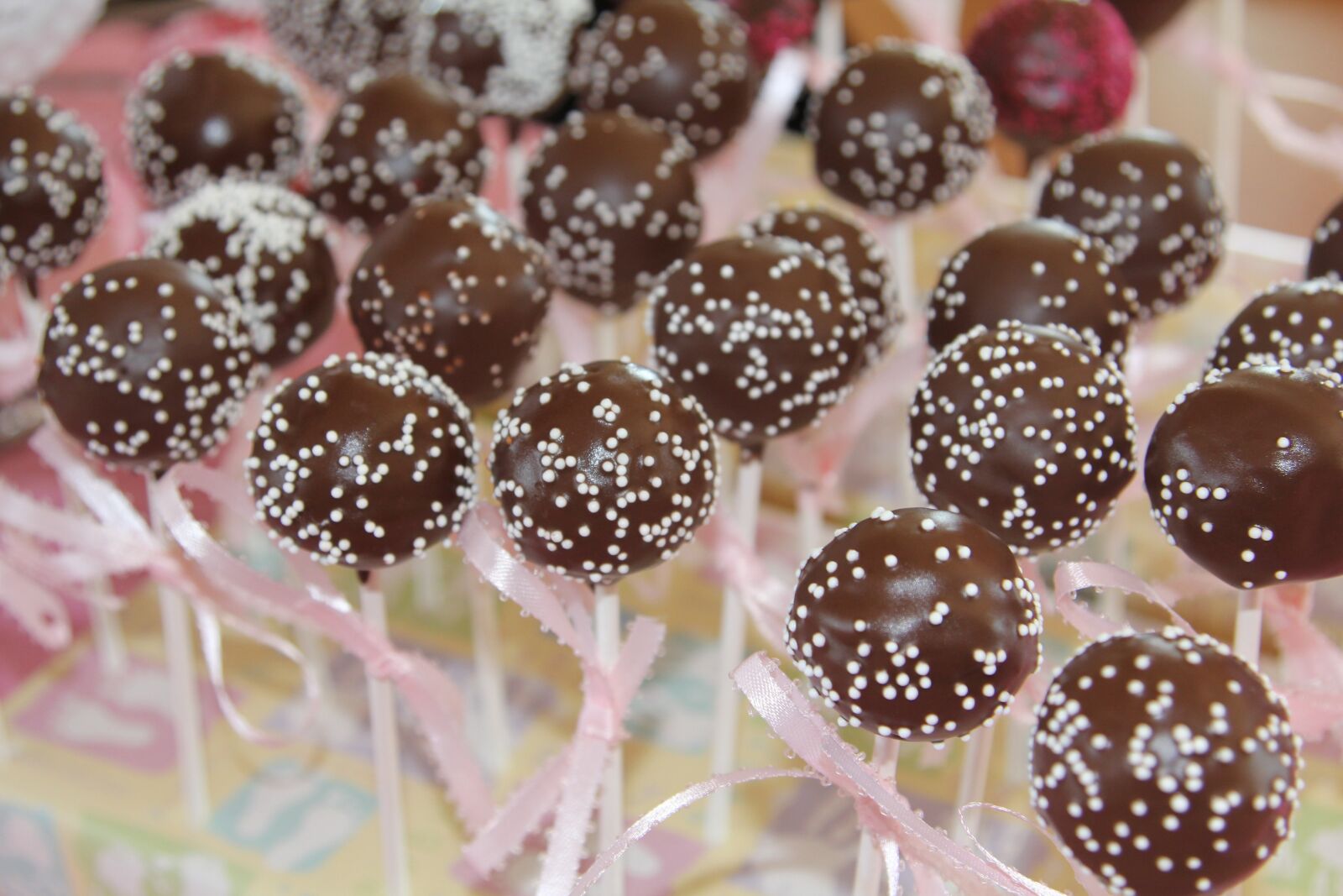 Canon EOS 60D + Canon EF 24-105mm F4L IS USM sample photo. Cake pops, round balls photography