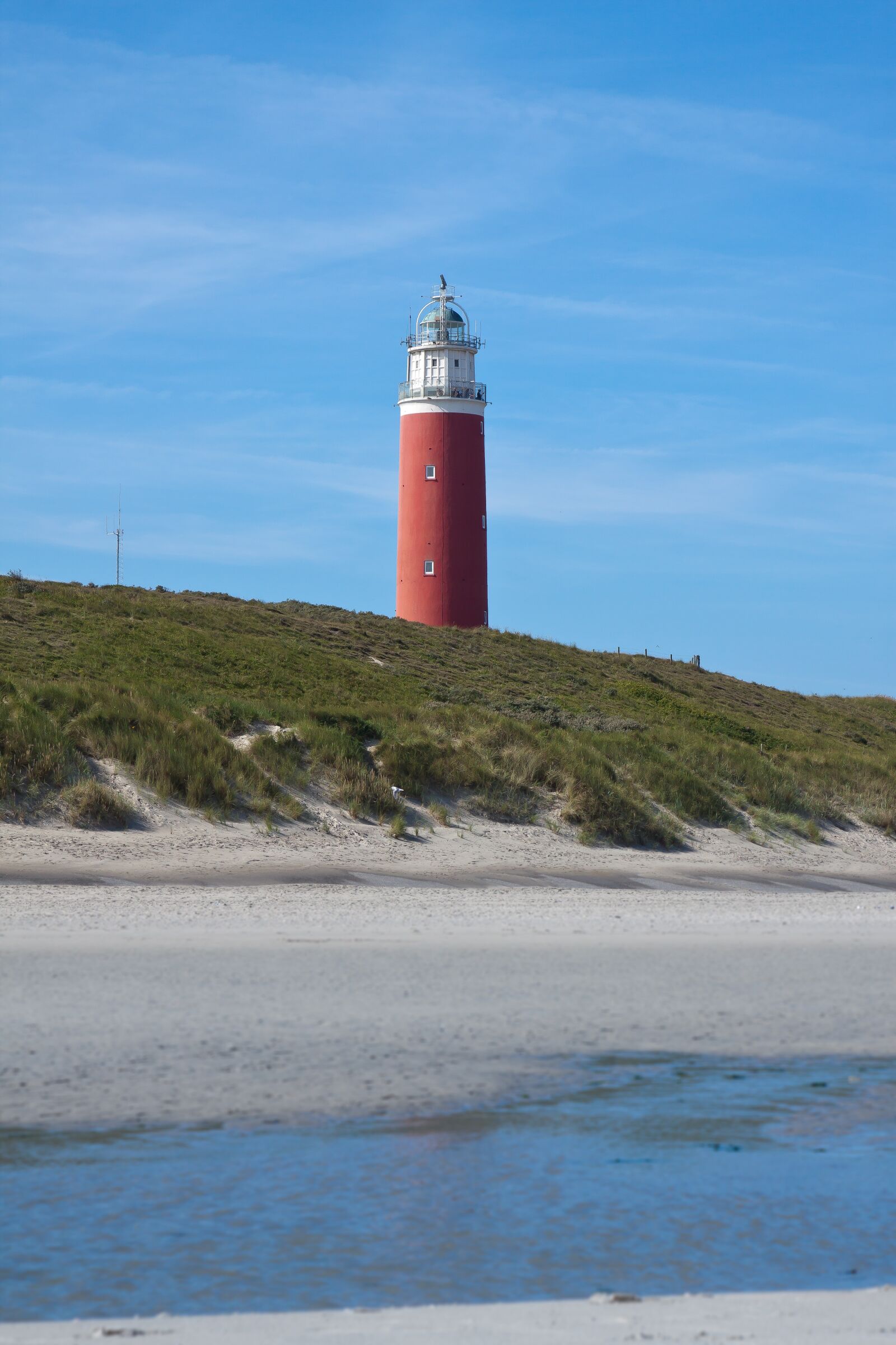 Canon EOS 50D + Canon EF 24-105mm F4L IS USM sample photo. Lighthouse, grass, dunes photography