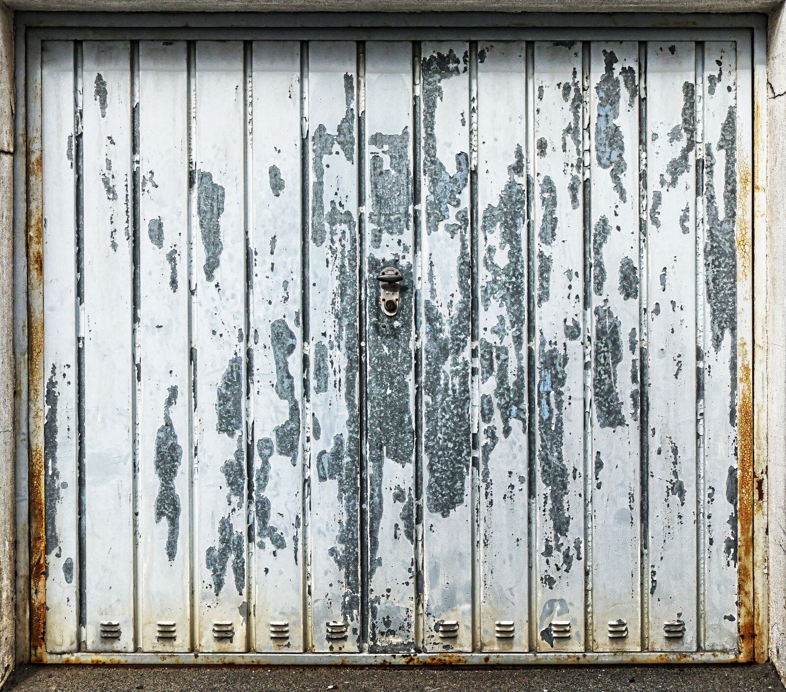 Panasonic Lumix DMC-FZ1000 sample photo. Profile sheet, weathered, garage photography