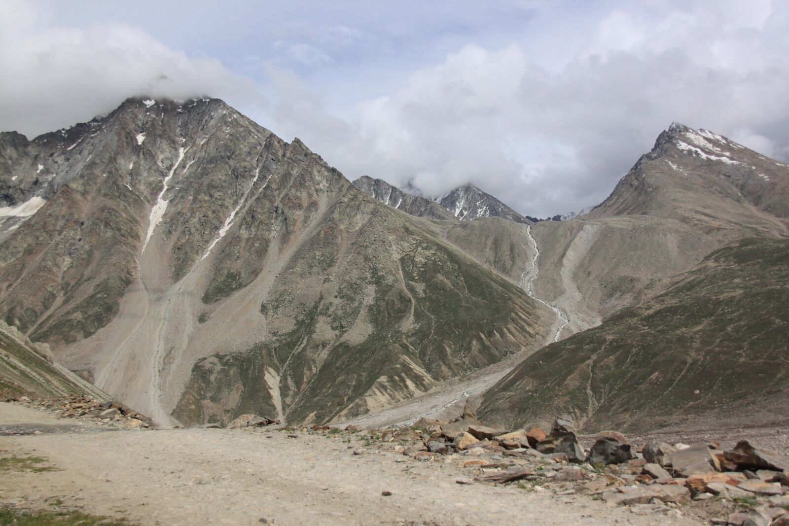 Canon EOS 500D (EOS Rebel T1i / EOS Kiss X3) sample photo. Landscape, mountain, barren photography