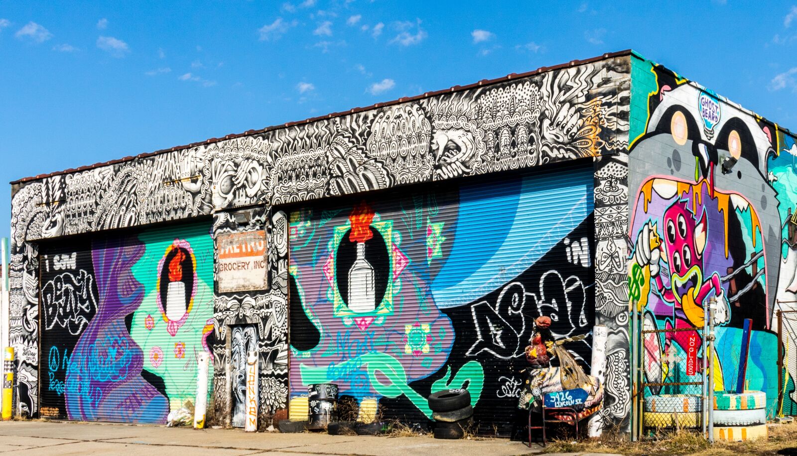Canon EOS 750D (EOS Rebel T6i / EOS Kiss X8i) sample photo. Graffiti, garage, building photography