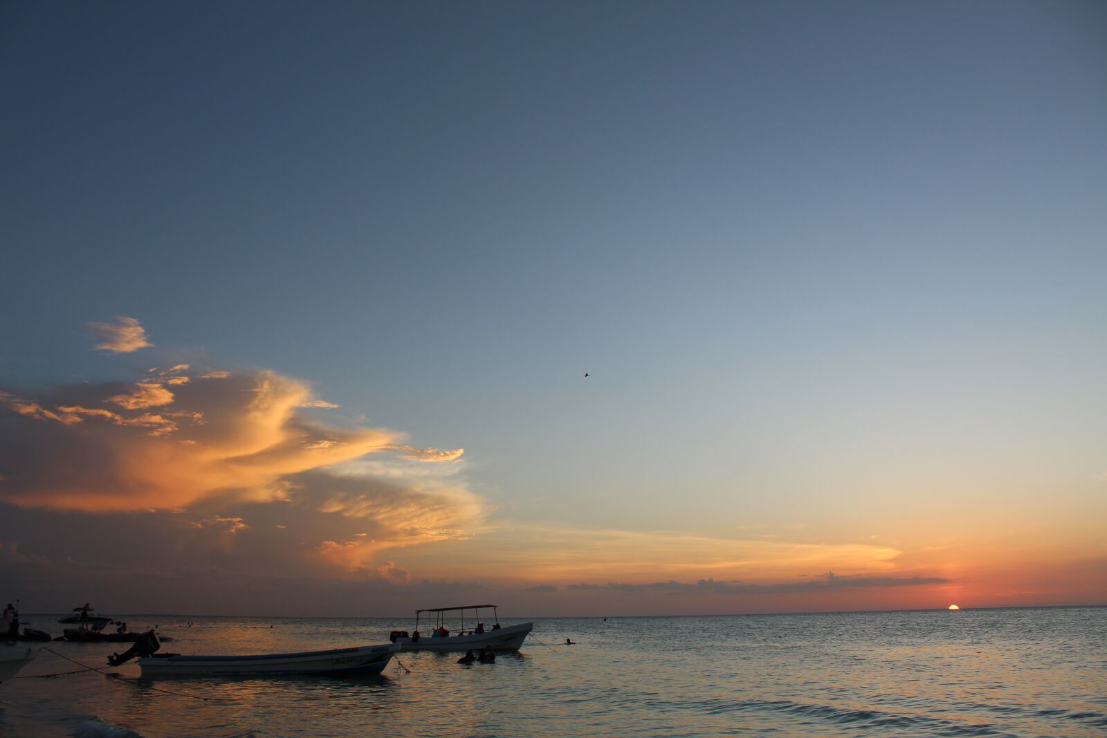 Canon EOS 1300D (EOS Rebel T6 / EOS Kiss X80) sample photo. Holbox, beach, sea photography