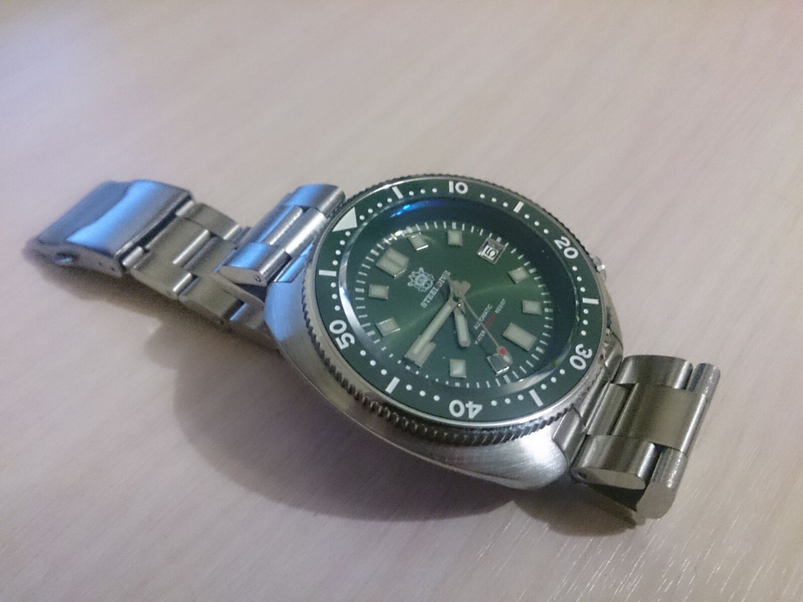 Sony Xperia ZR sample photo. Steeldive, watch, green photography
