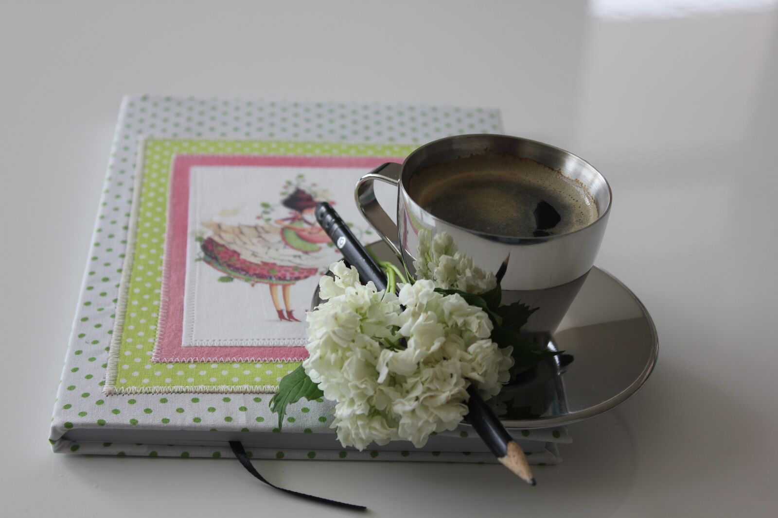 Canon EOS 550D (EOS Rebel T2i / EOS Kiss X4) sample photo. Coffee, flower, still life photography