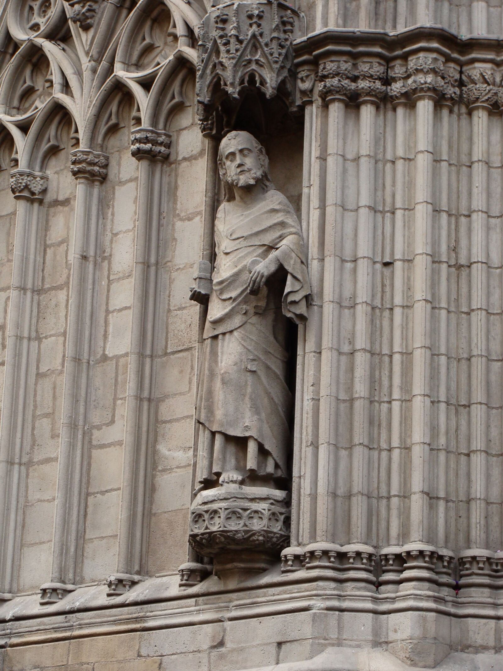 Sony Cyber-shot DSC-H10 sample photo. Saint, statue, sculpture photography