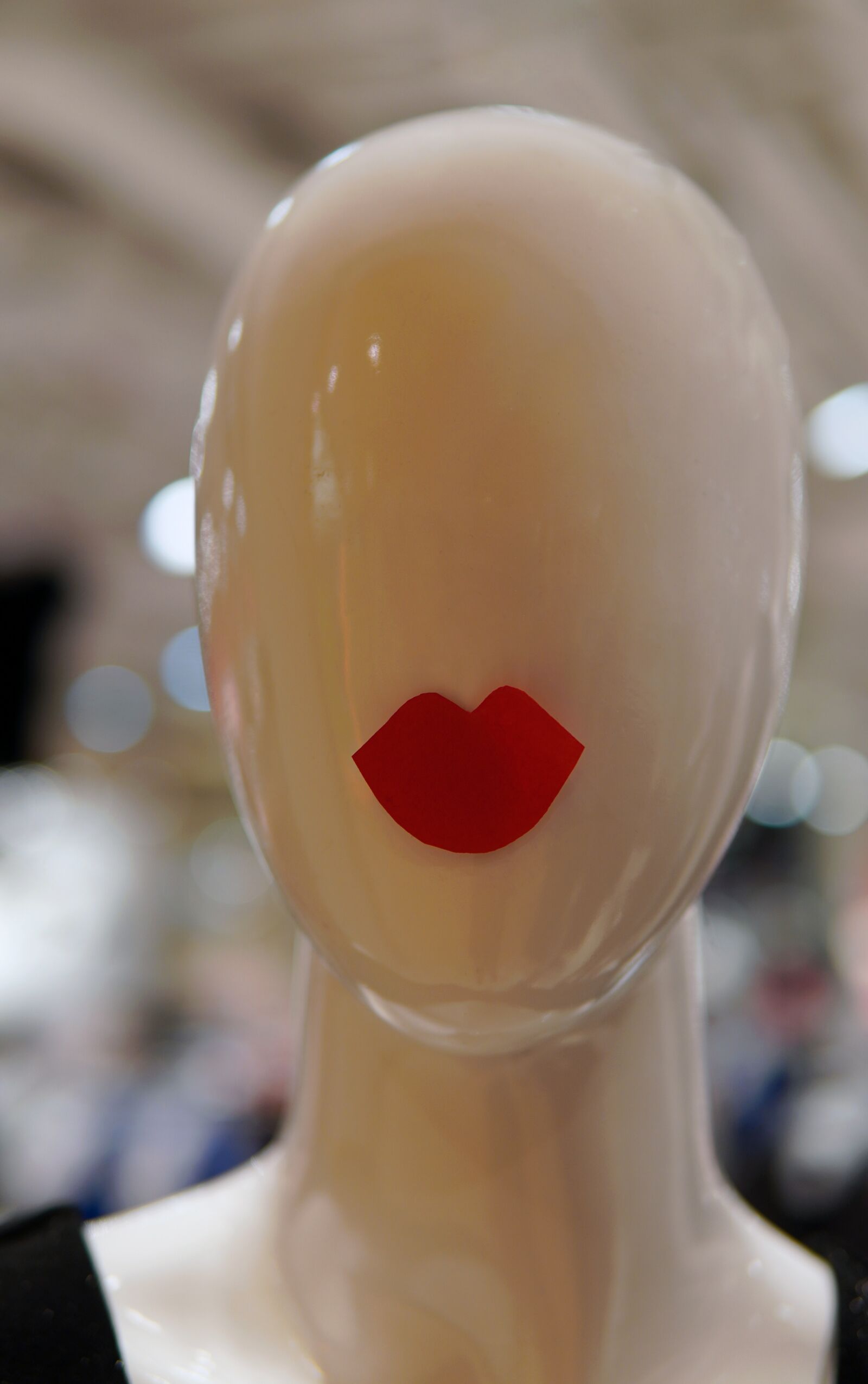 30mm F1.4 DC DN | Contemporary 016 sample photo. Display dummy, fashion, window photography