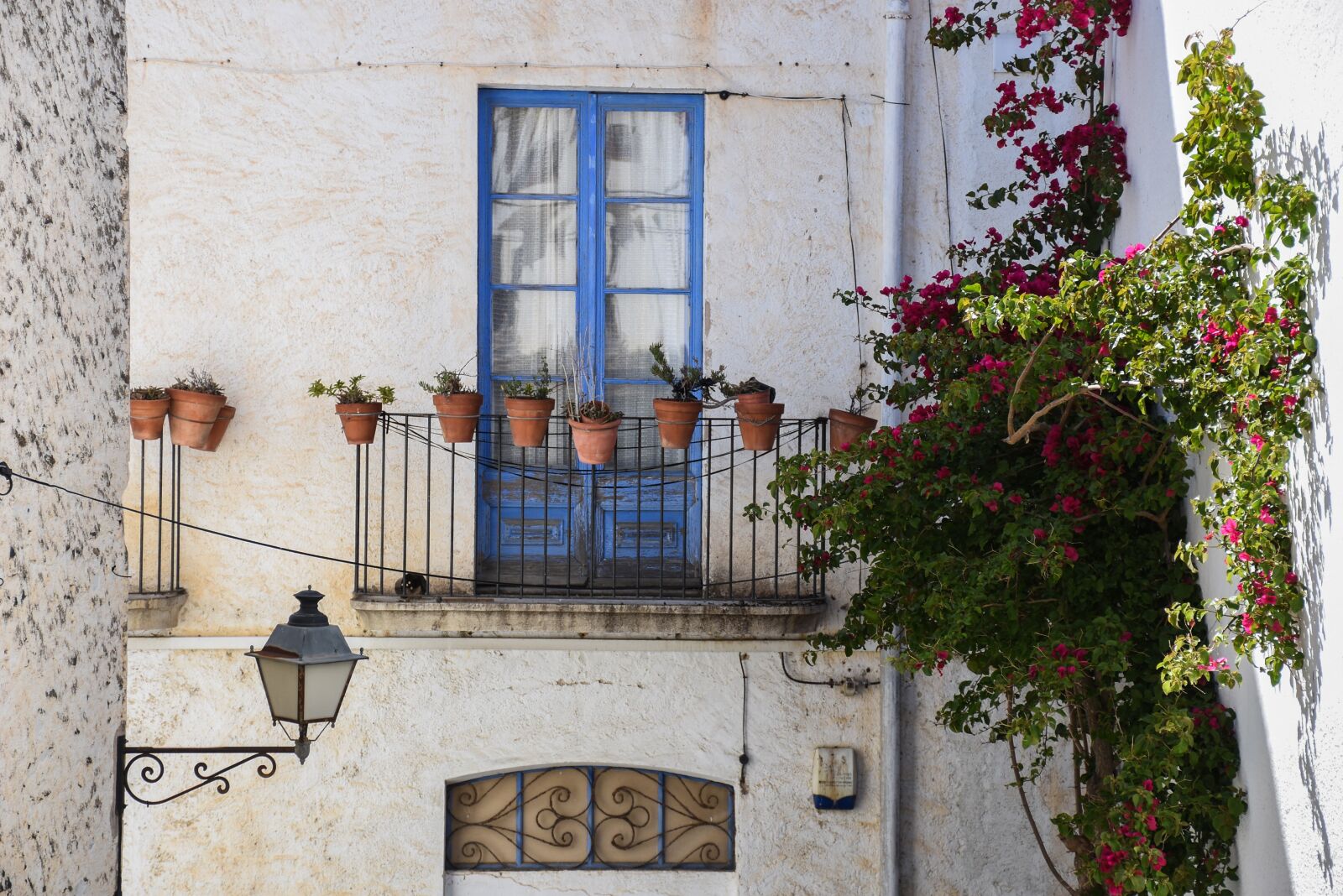 Nikon D7200 sample photo. Balcony, people, facade photography