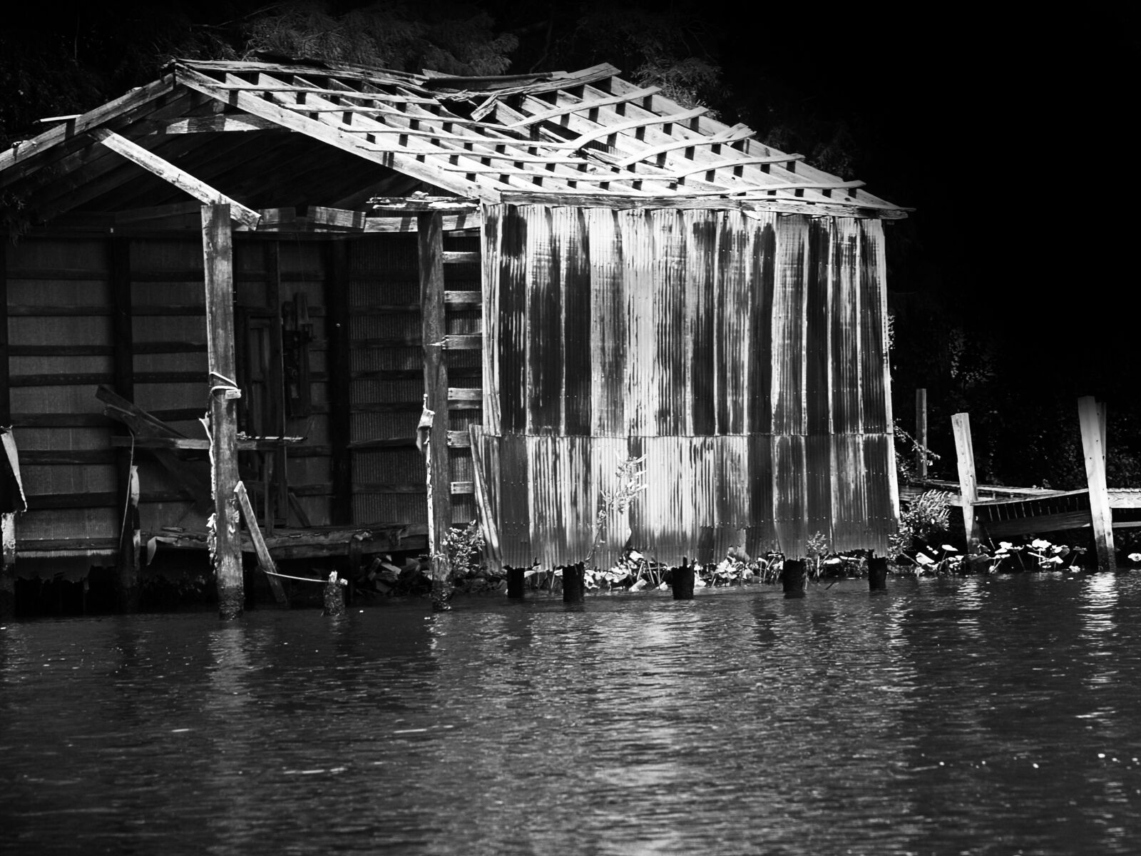 Olympus E-500 (EVOLT E-500) sample photo. Black, and, white, river photography