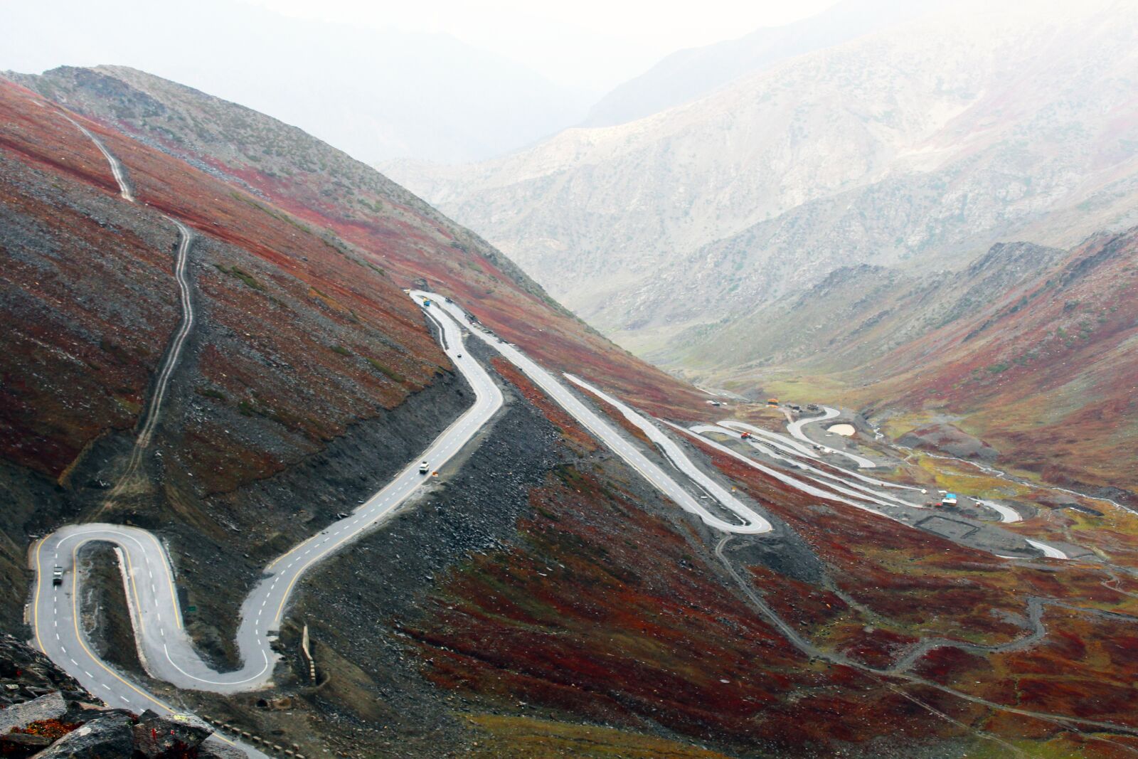 Canon EOS 700D (EOS Rebel T5i / EOS Kiss X7i) sample photo. Road, turn, mountain highway photography