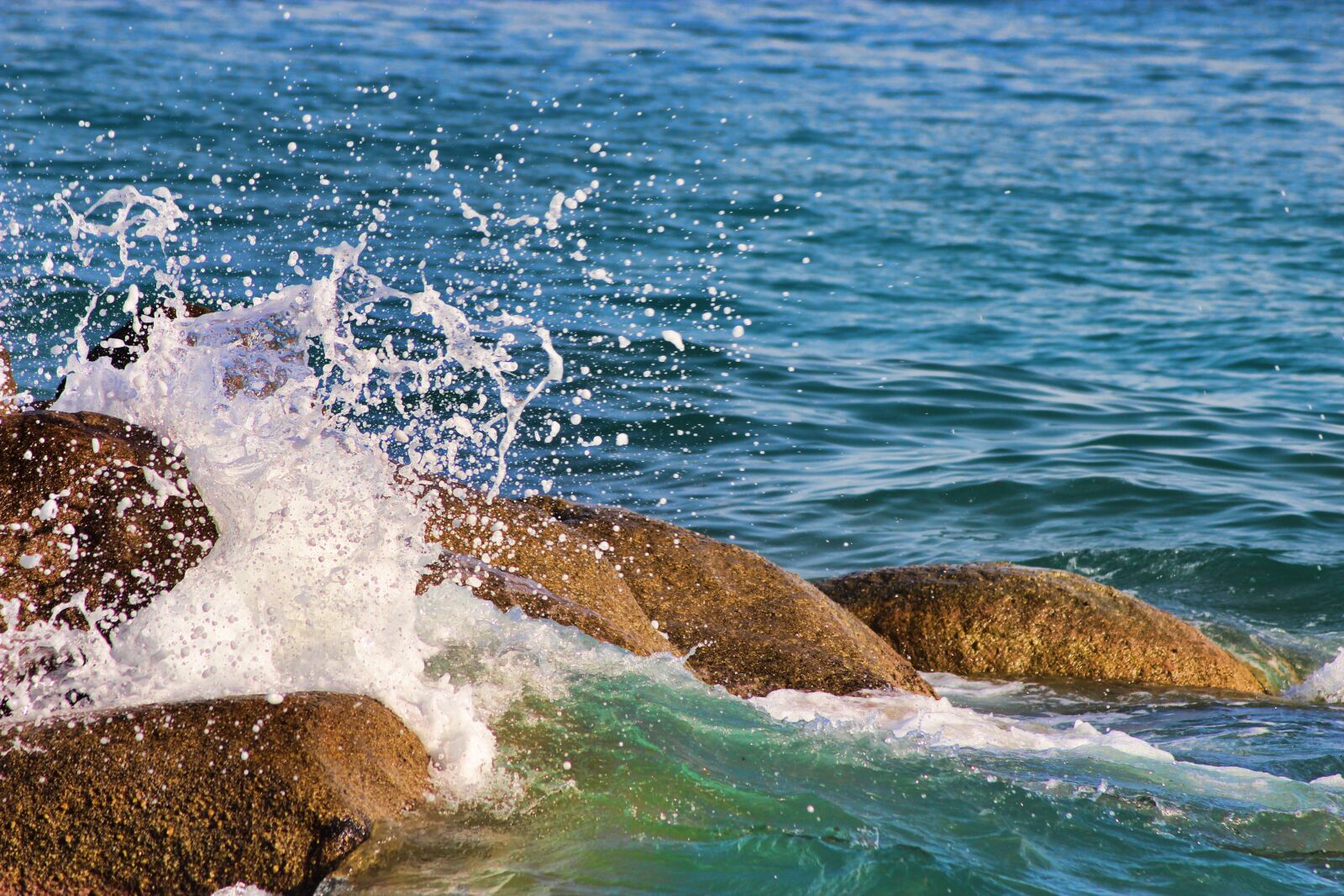 Canon EOS 600D (Rebel EOS T3i / EOS Kiss X5) sample photo. Onda, sea, ocean photography