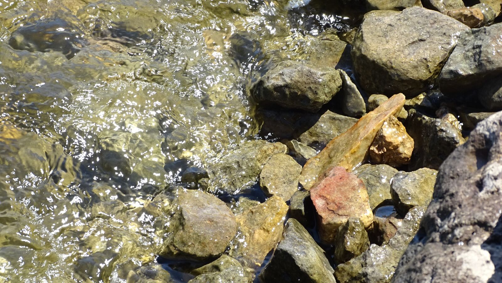 Sony Cyber-shot DSC-HX400V sample photo. Water, lake, nature photography