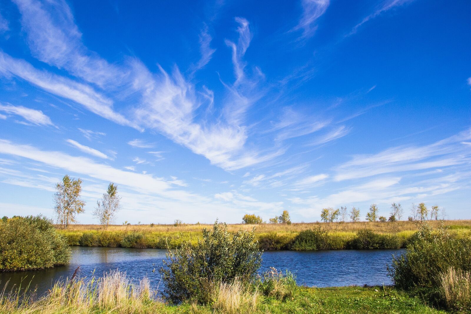 Canon EOS 60D sample photo. Autumn, pond, clouds photography