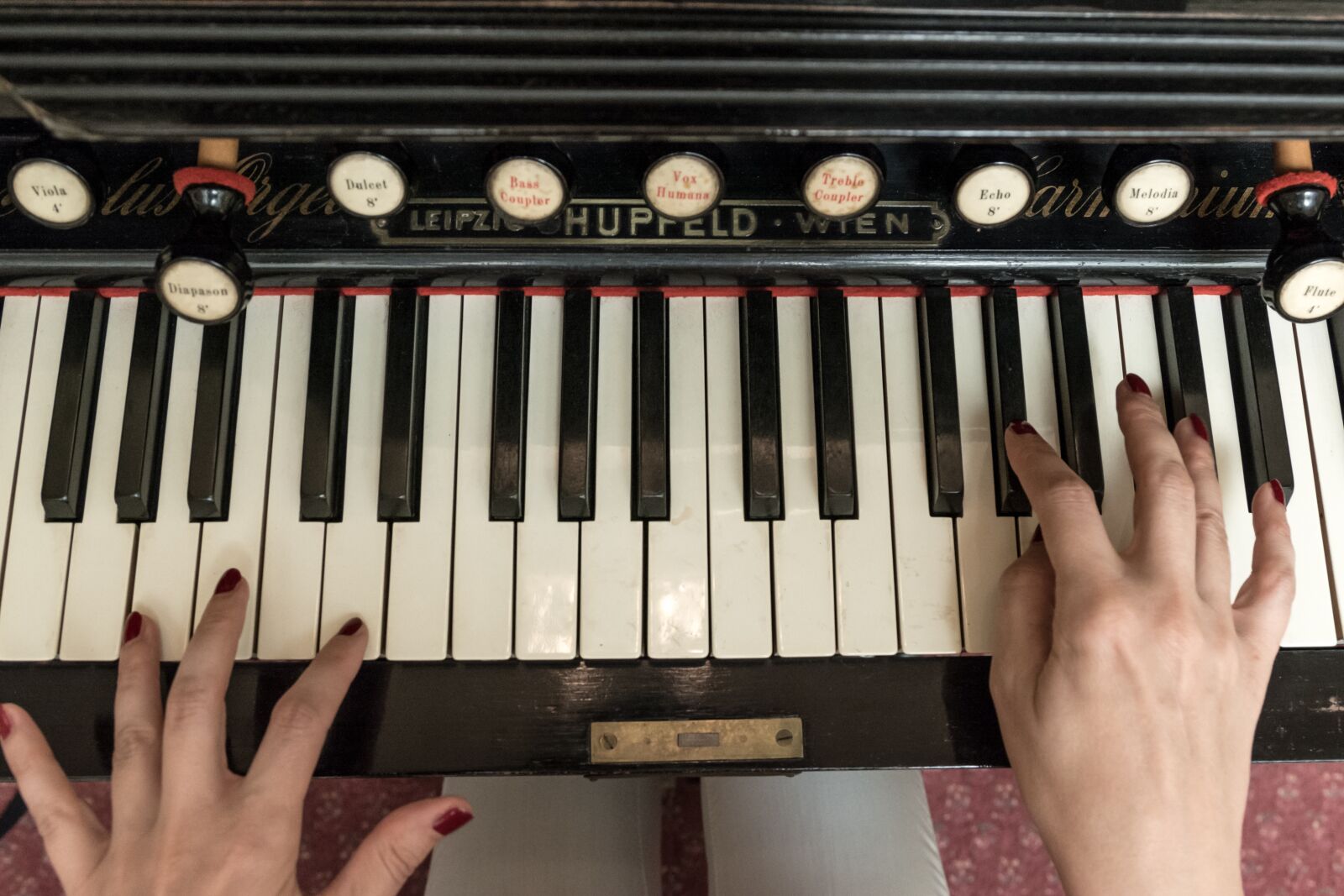 Nikon D7100 sample photo. Keys, hudobý tool, organ photography