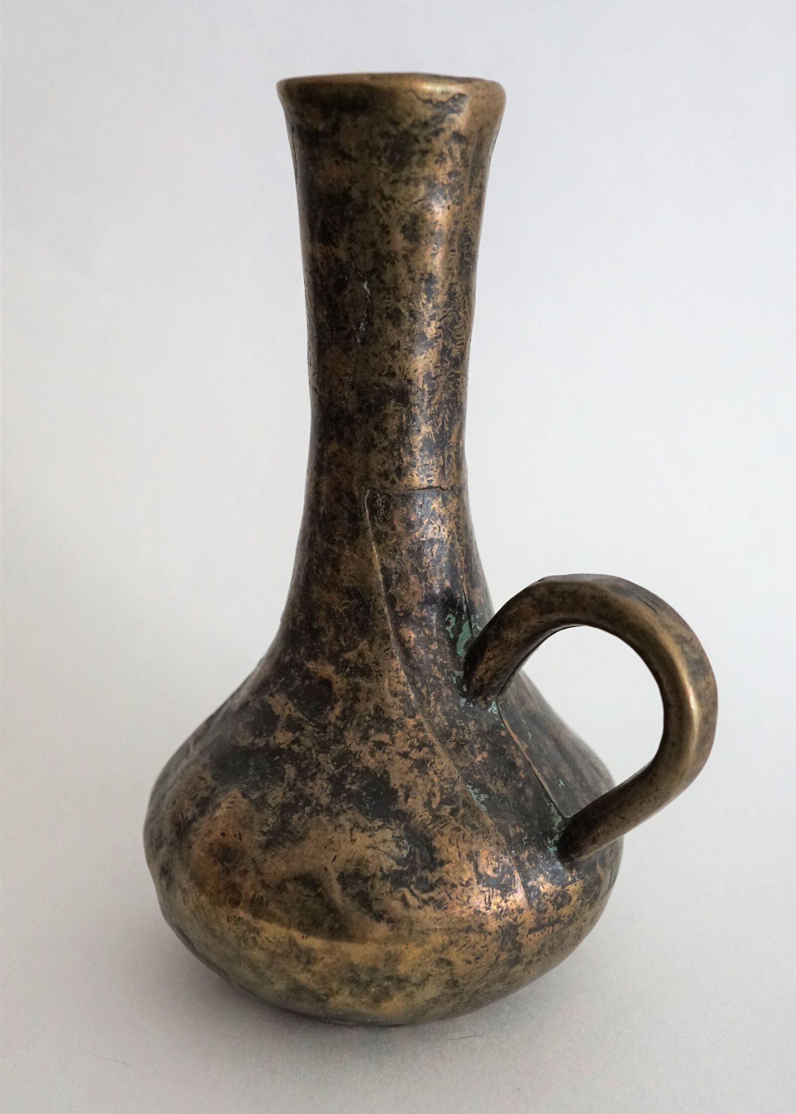 Sony ILCA-77M2 + Sony DT 16-50mm F2.8 SSM sample photo. Pottery, vase, container photography