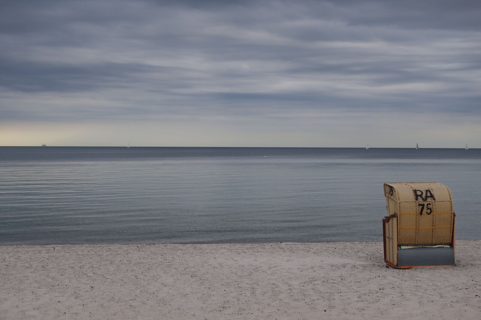 Sony Cyber-shot DSC-RX100 II sample photo. Beach, loneliness, lonely photography