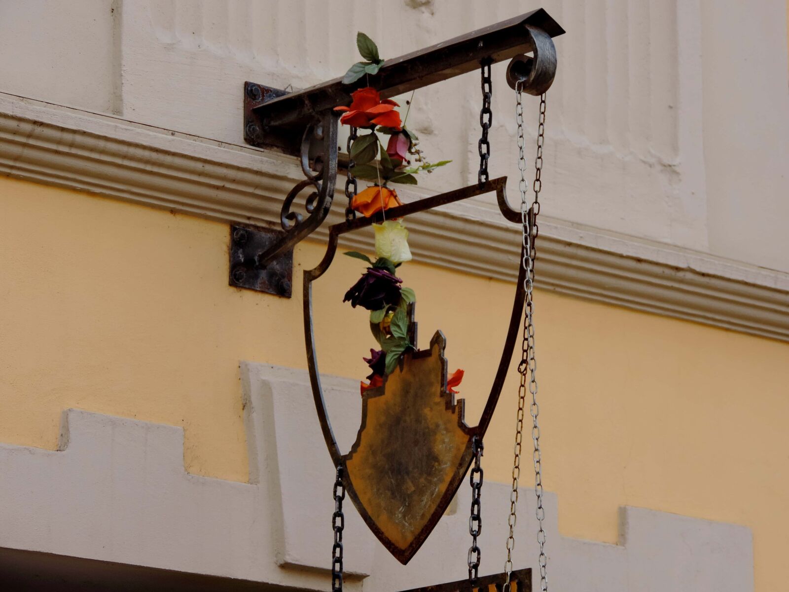 Nikon Coolpix P520 sample photo. Cast iron, decoration, facade photography