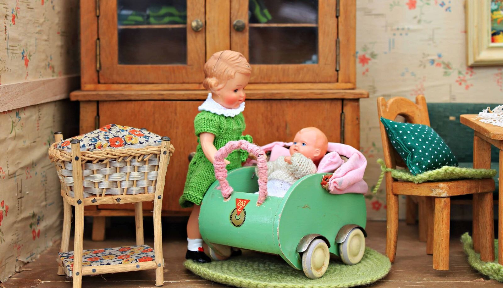 Canon EOS 550D (EOS Rebel T2i / EOS Kiss X4) sample photo. Child, baby, toy, chair photography