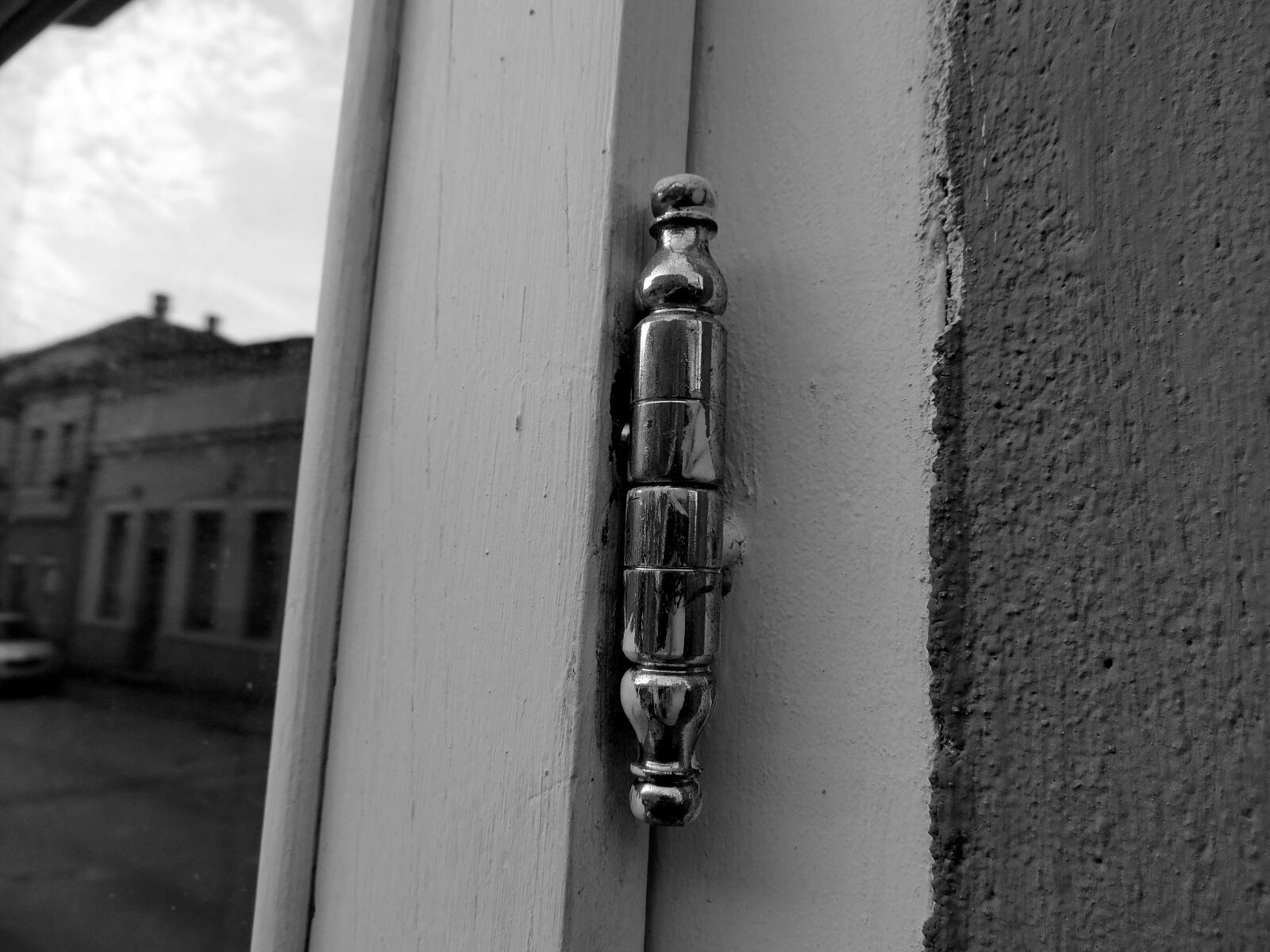 Nikon Coolpix P520 sample photo. Stainless steel, window, old photography