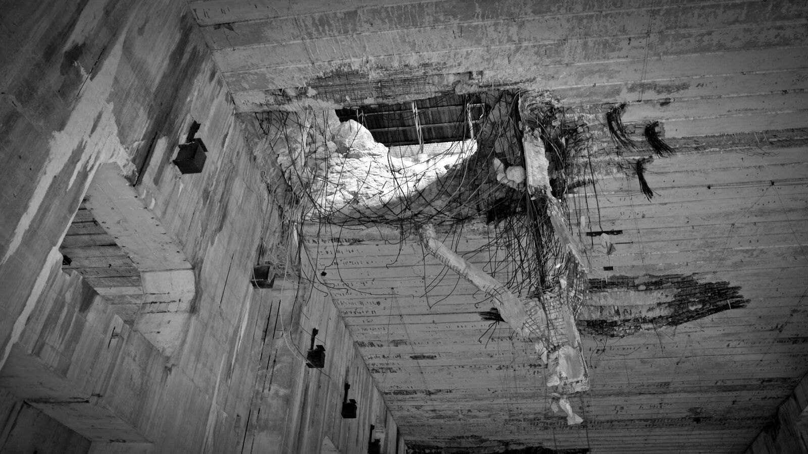 Nikon D5200 sample photo. Bunker, lost places, bomb photography