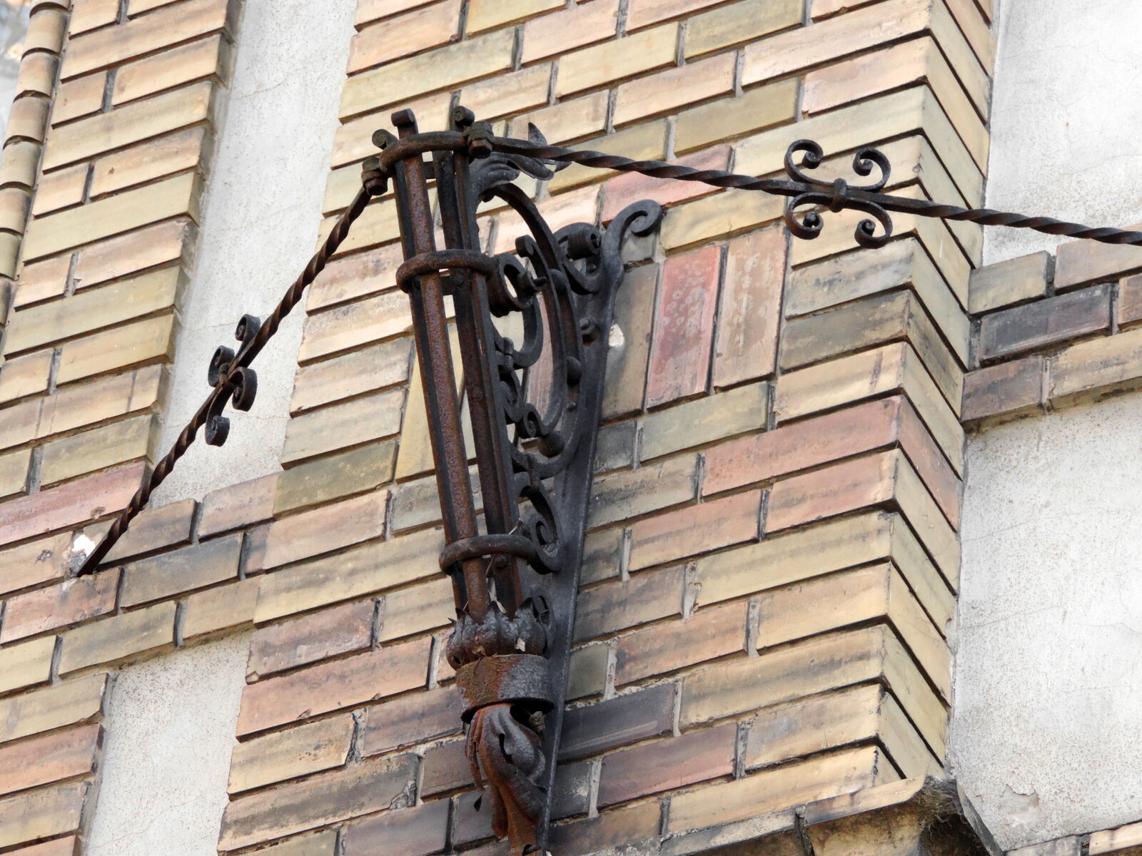 Nikon Coolpix P520 sample photo. Bricks, cast iron, decoration photography