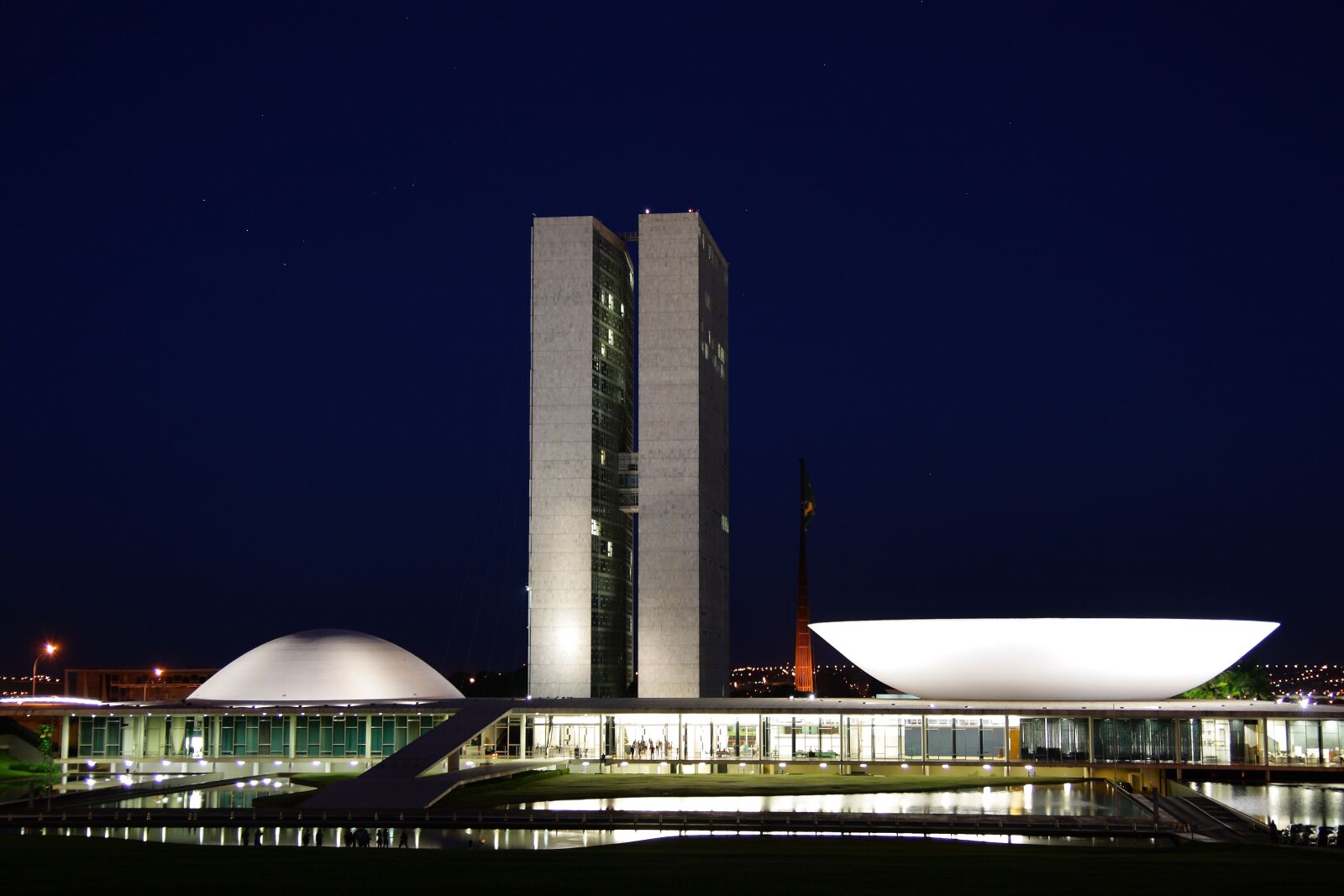 Canon EOS 400D (EOS Digital Rebel XTi / EOS Kiss Digital X) sample photo. Brasilia, brazil, capital of photography