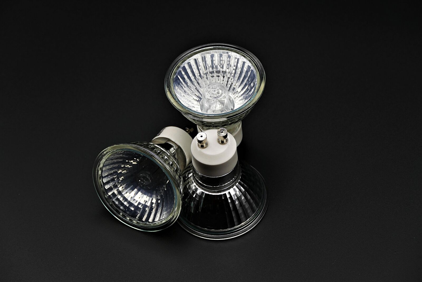Panasonic Lumix DMC-FZ1000 sample photo. Lamps, lighting, spot photography